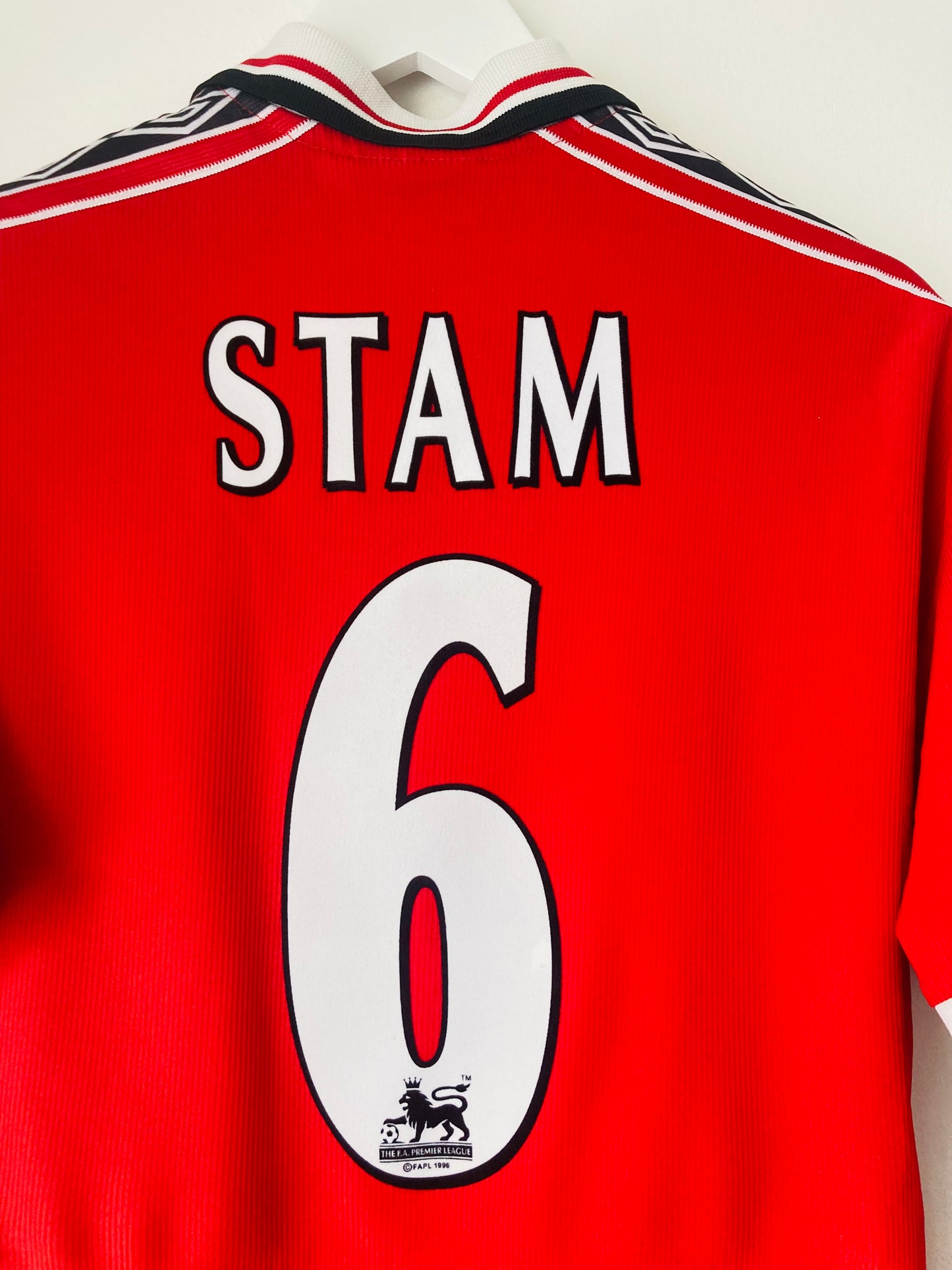 Manchester United home football shirt 1999/2000 Stam Large