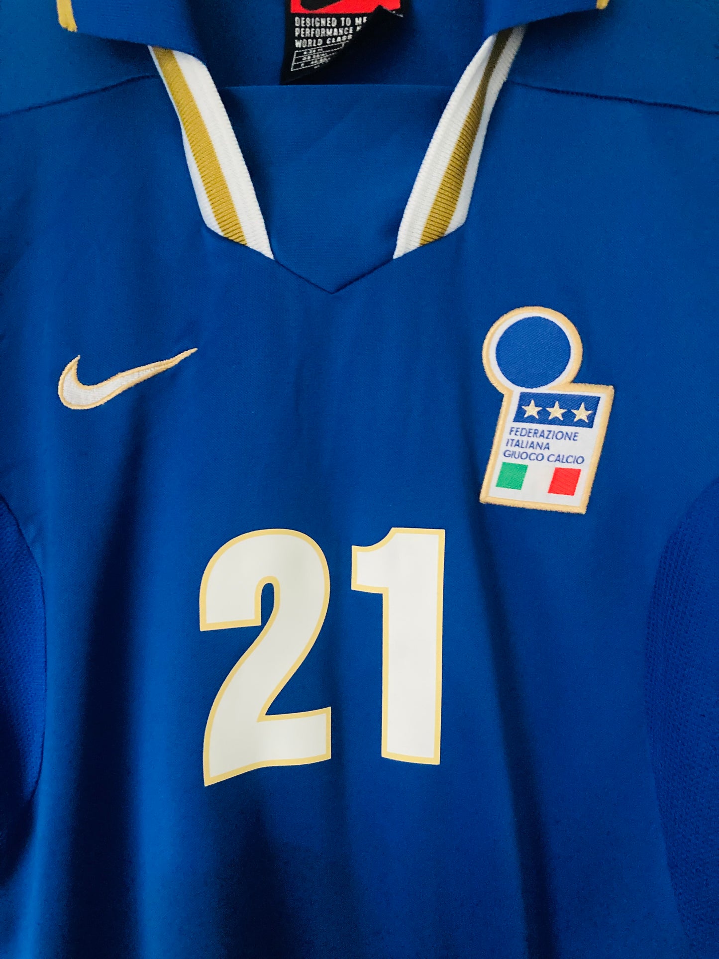 Italy home football shirt
Euro 1996 Zola medium