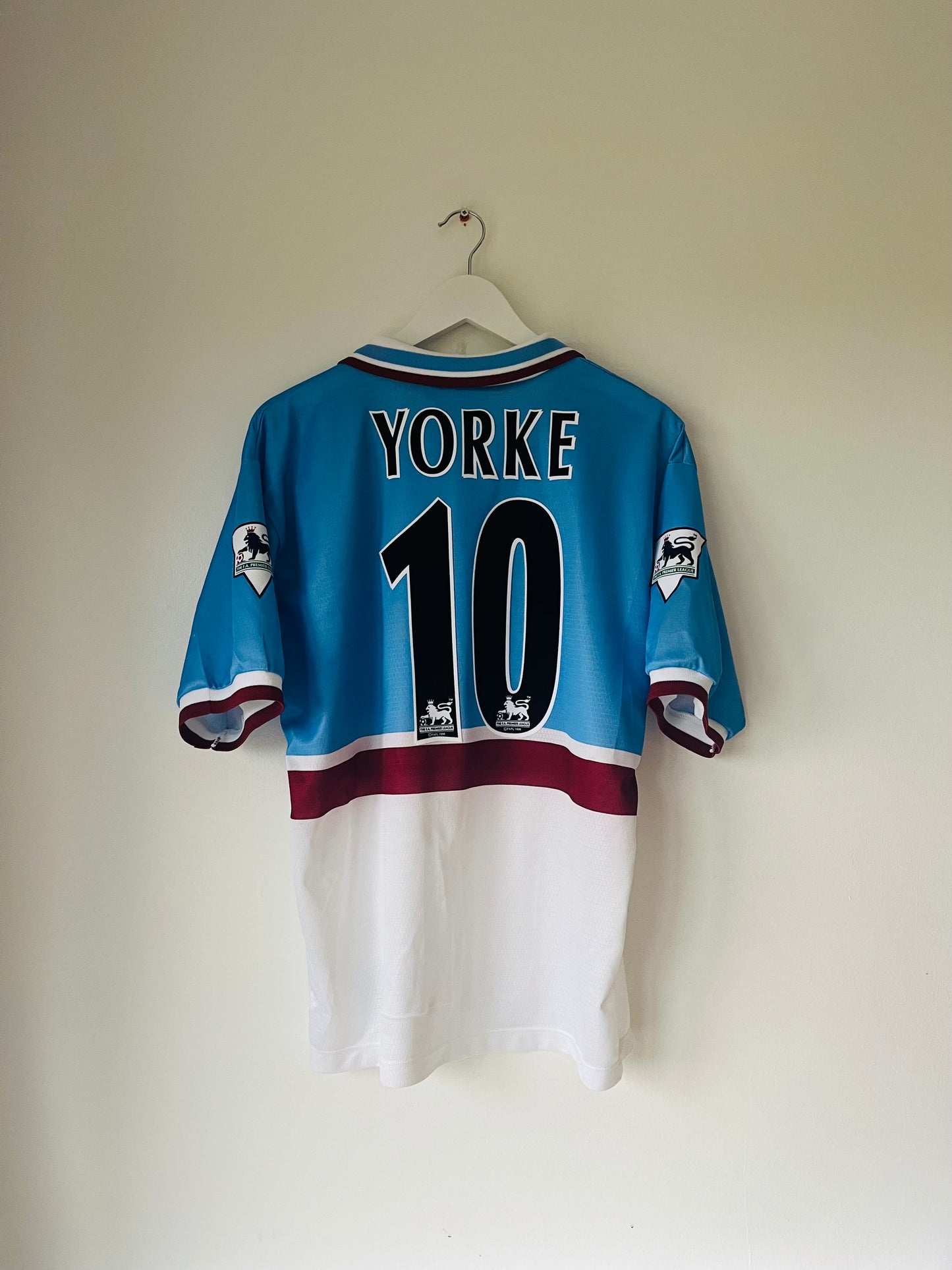 Aston Villa away football shirt 1997/98 Yorke Medium
