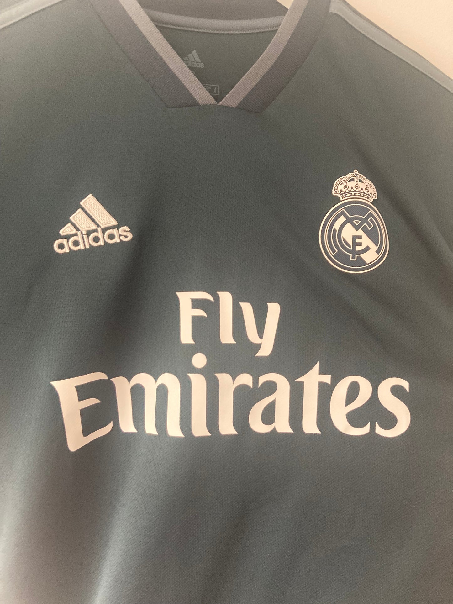 Real Madrid away football shirt 2018/19 Modric small