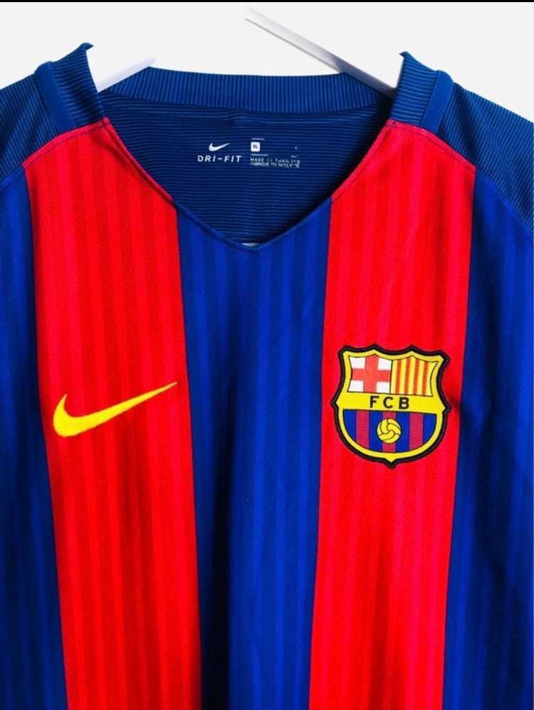 Barcelona home football shirt 2016/17 Suarez XL
