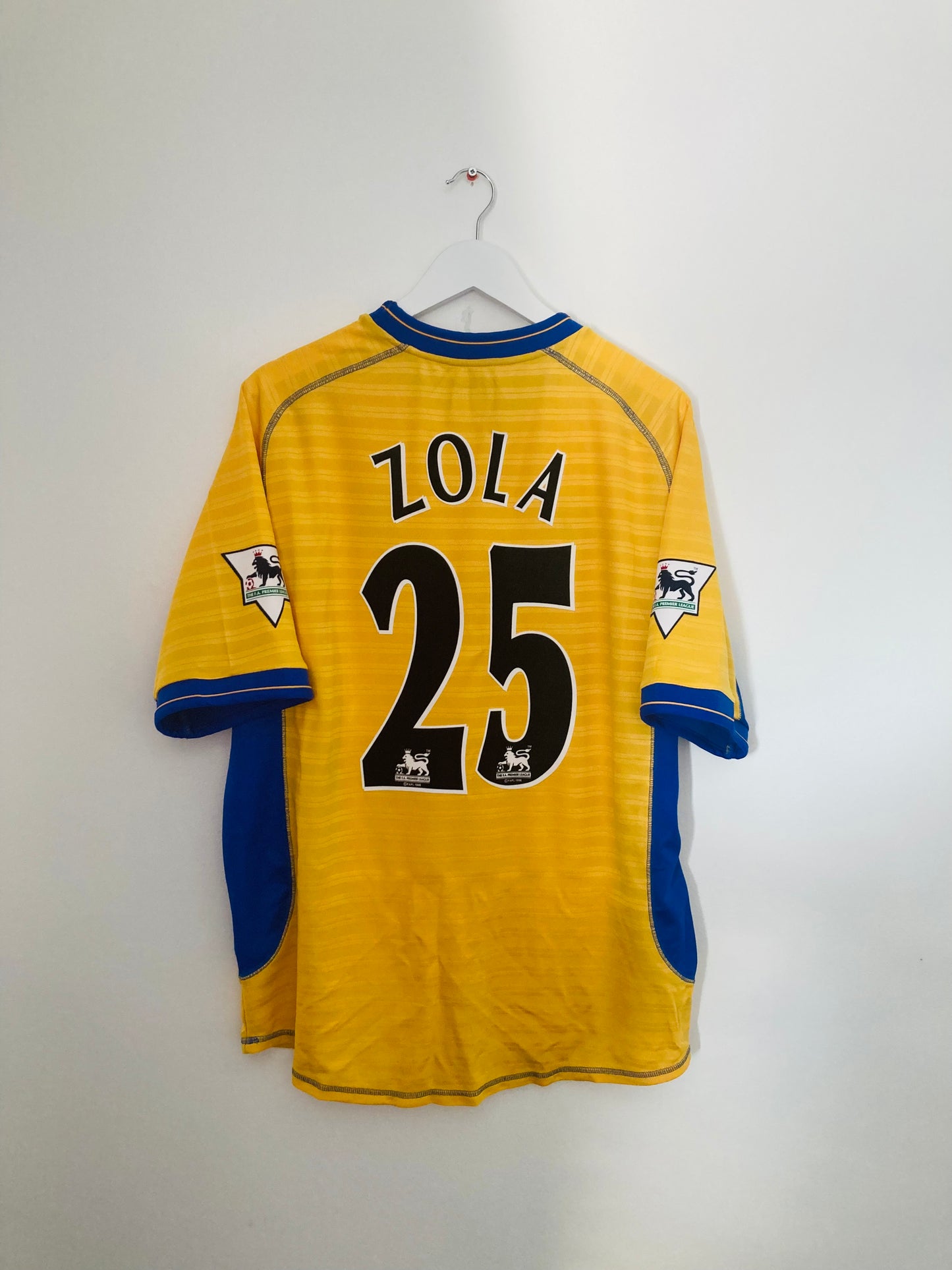 Chelsea away football shirt 2000/02 Zola XL