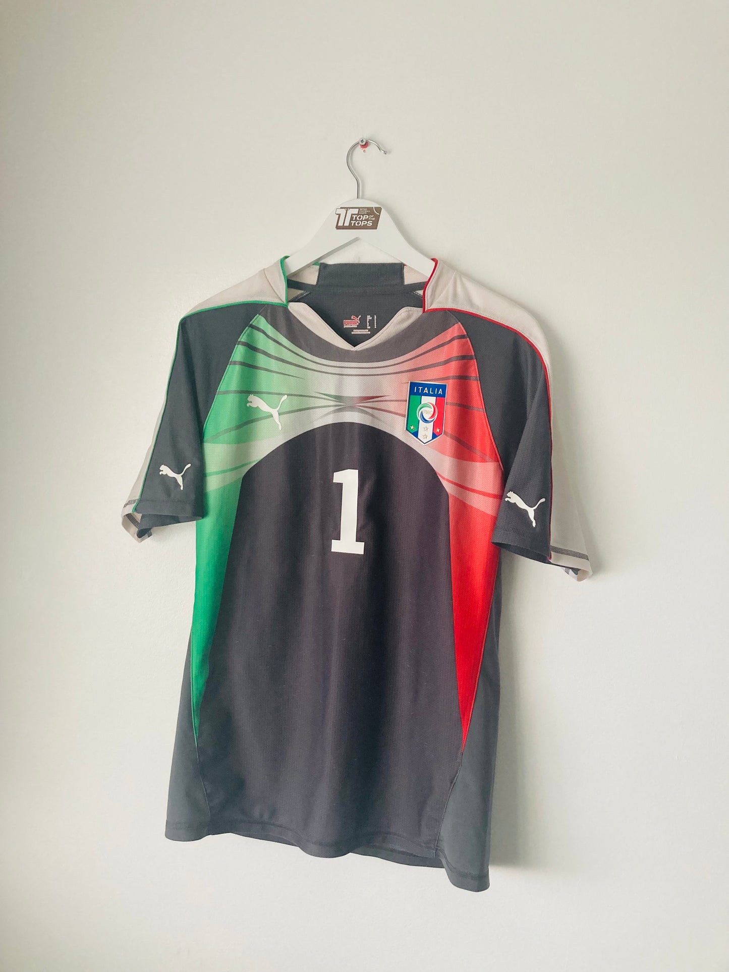Italy goalkeeper football shirt
2011/12 Buffon Medium