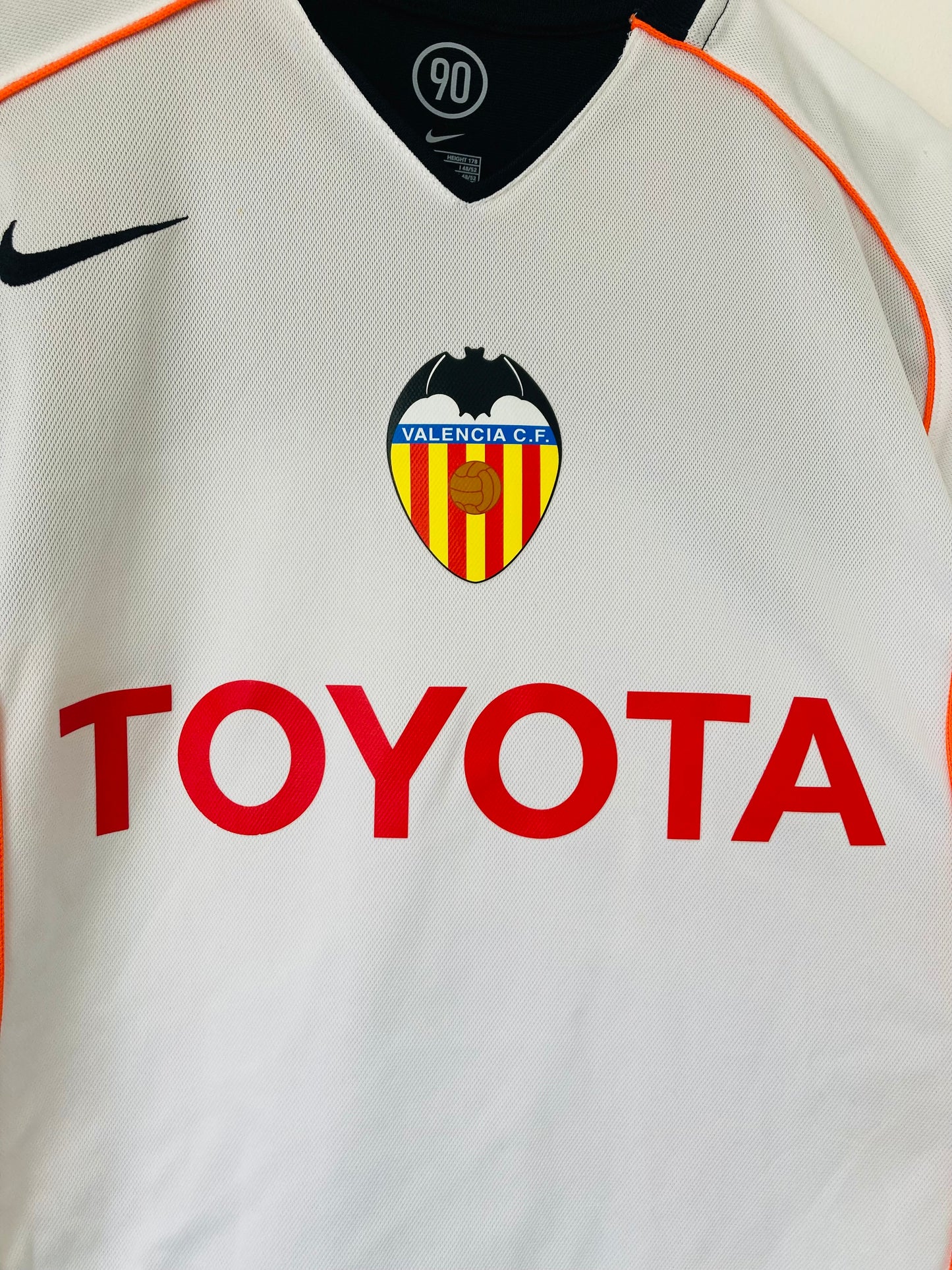 Valencia home football shirt
2004/05 Baraja Medium