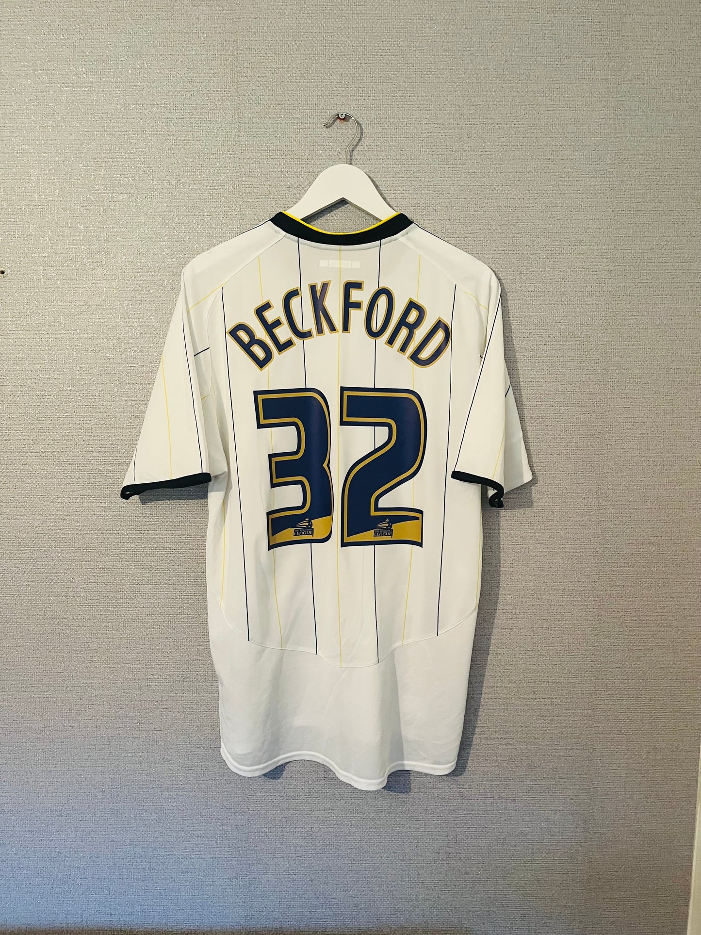Leeds United home football shirt 2005/06 Beckford Medium