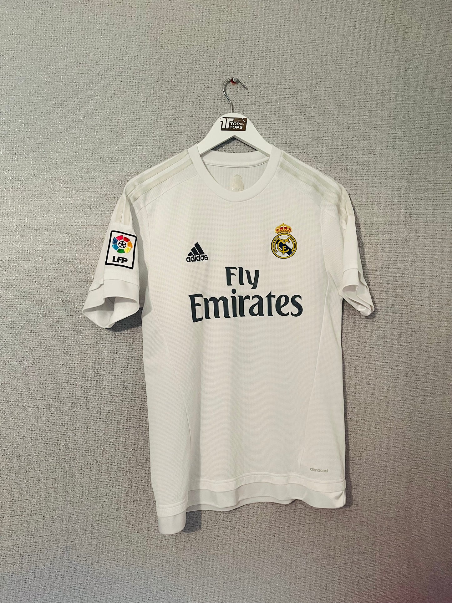 Real Madrid home football shirt
2015/16 CR7 Medium