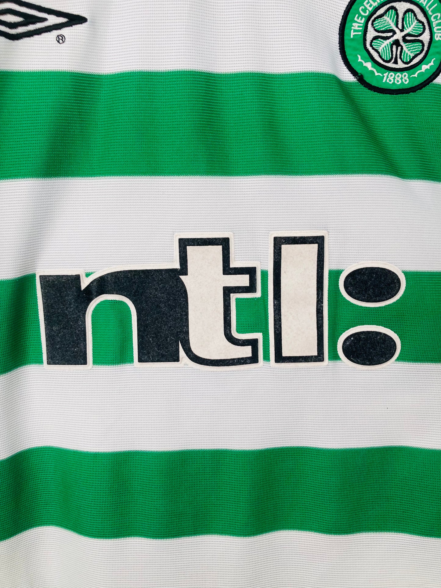 Glasgow Celtic home football shirt
2001/03 Larsson XL