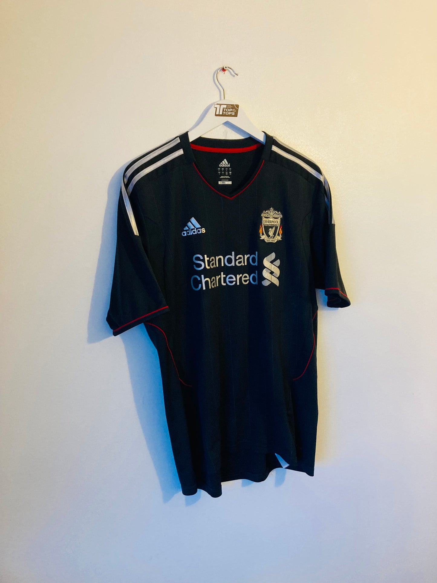 Liverpool away football shirt
2011/12 Suarez Large