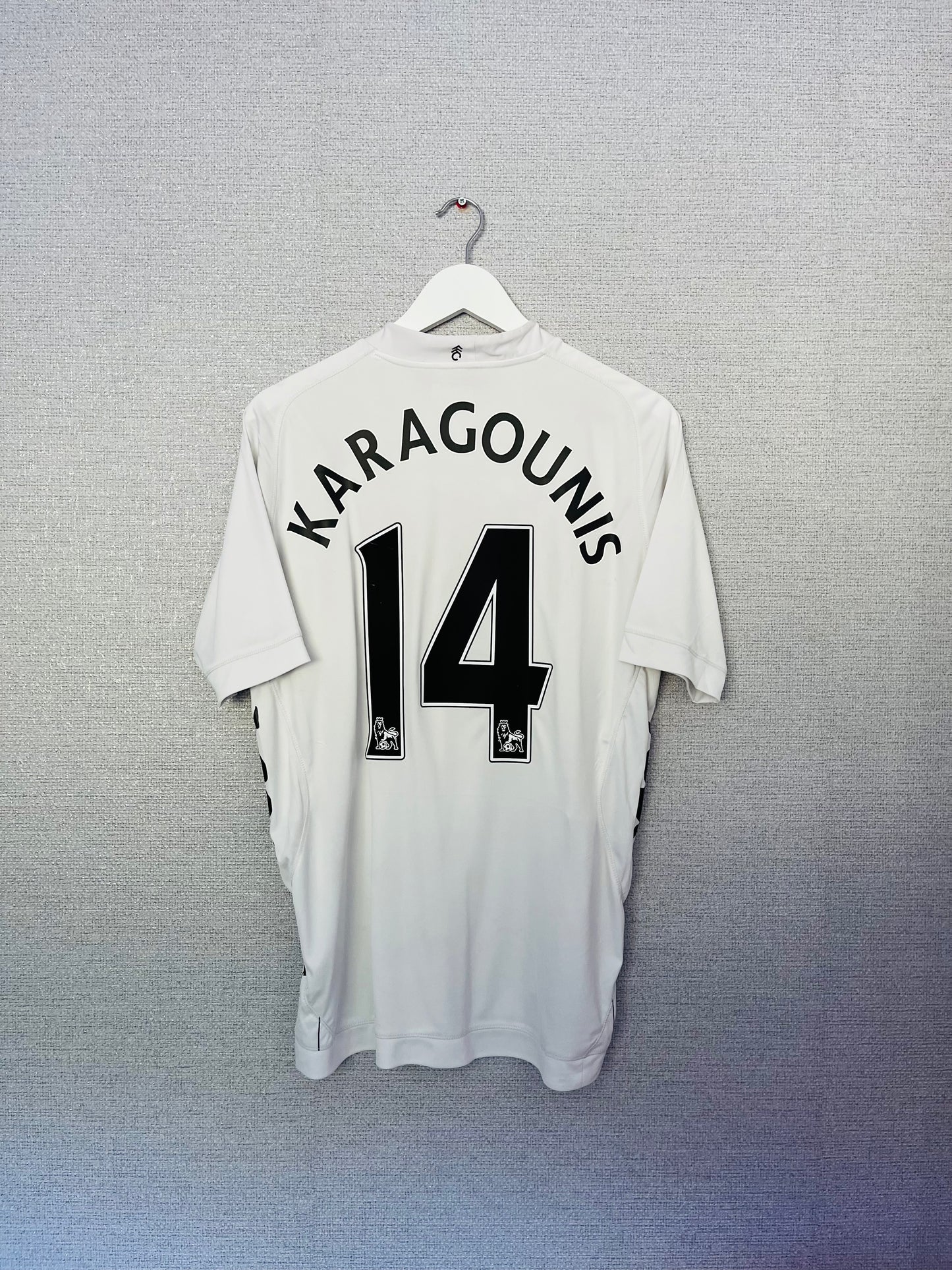 Fulham home football shirt
2012/13 Karagounis Large