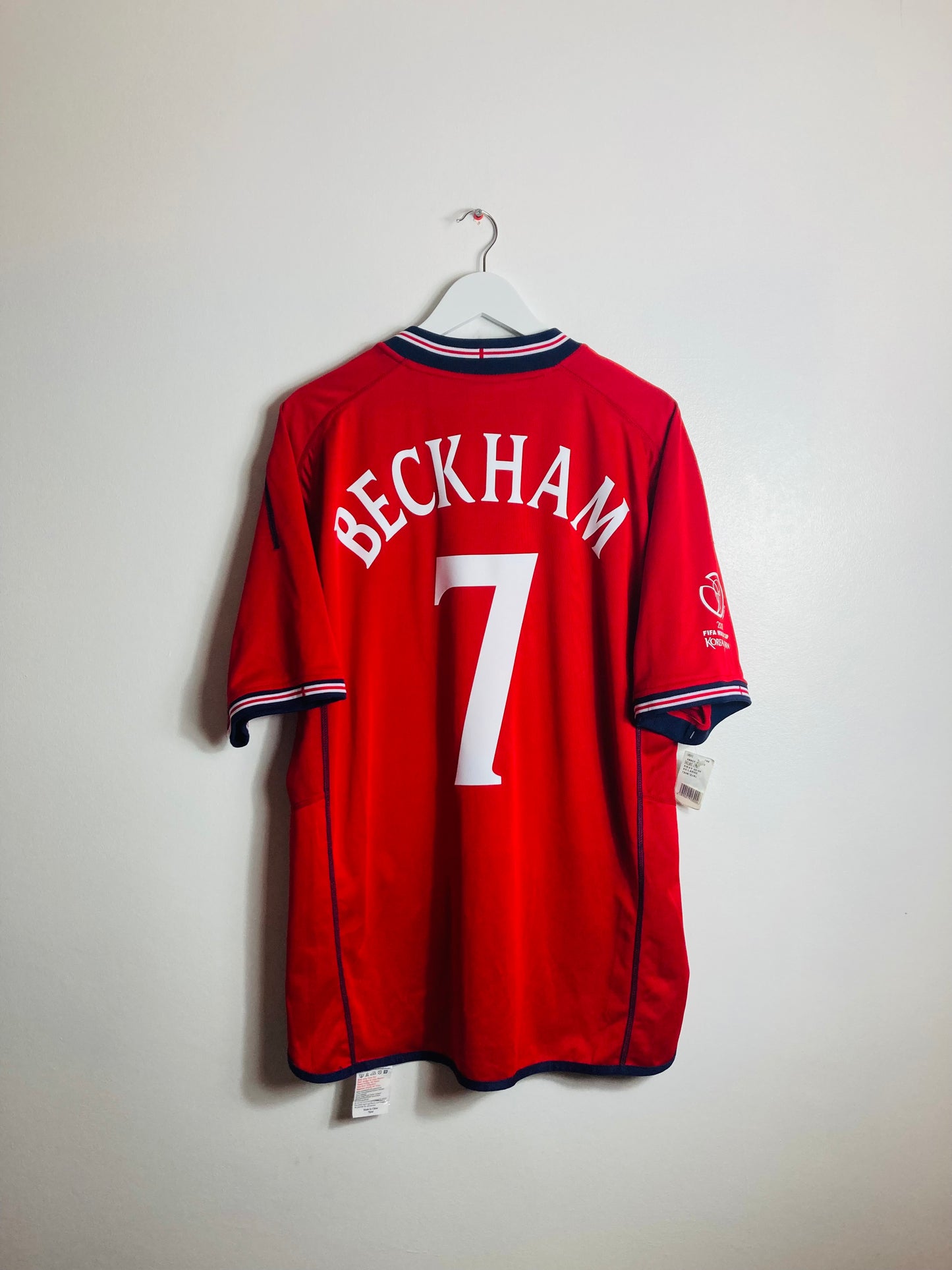 England away football shirt
W/C 2002 Beckham XXL