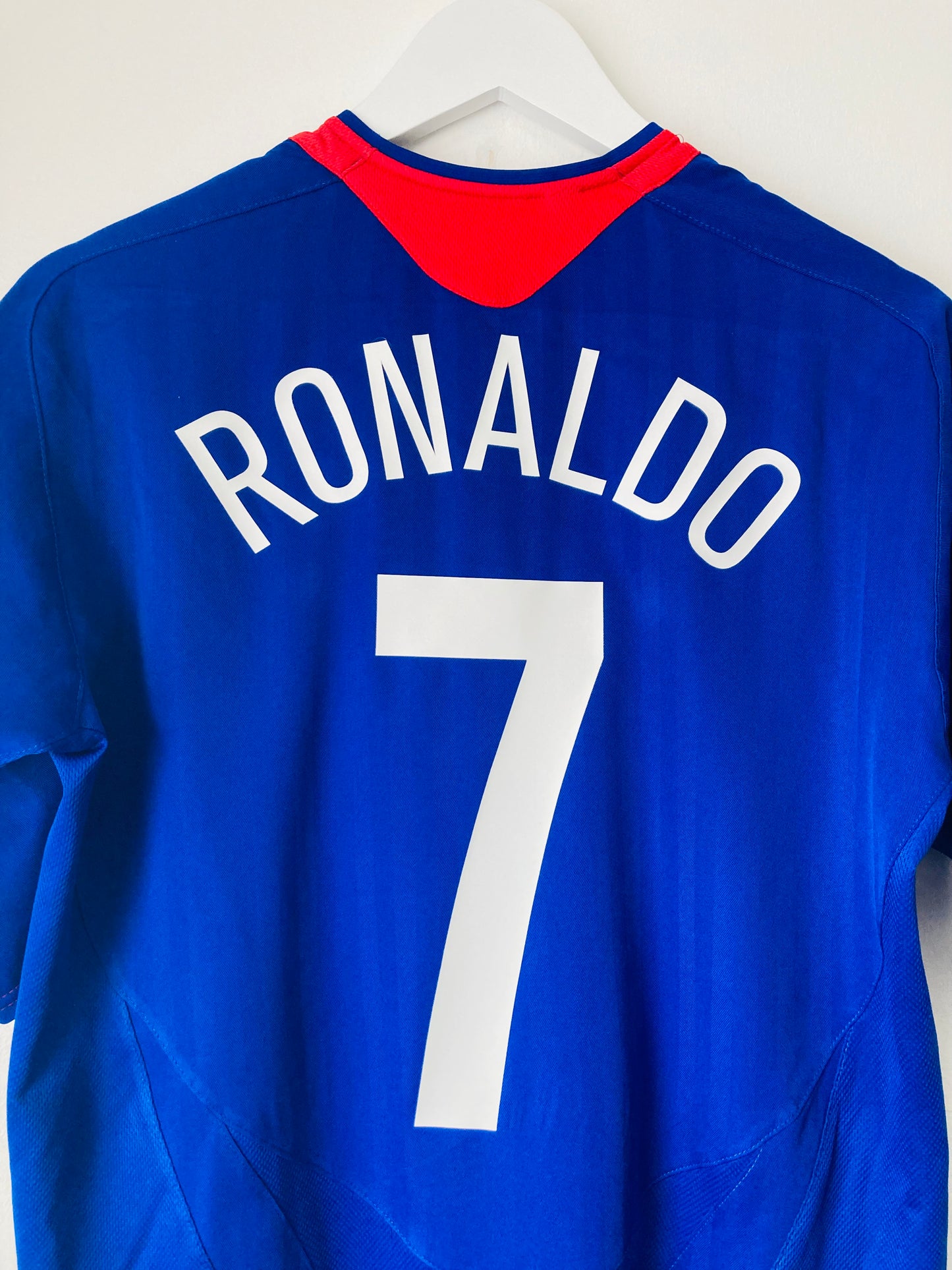 Manchester United away football shirt
2005/06 CR7 Medium