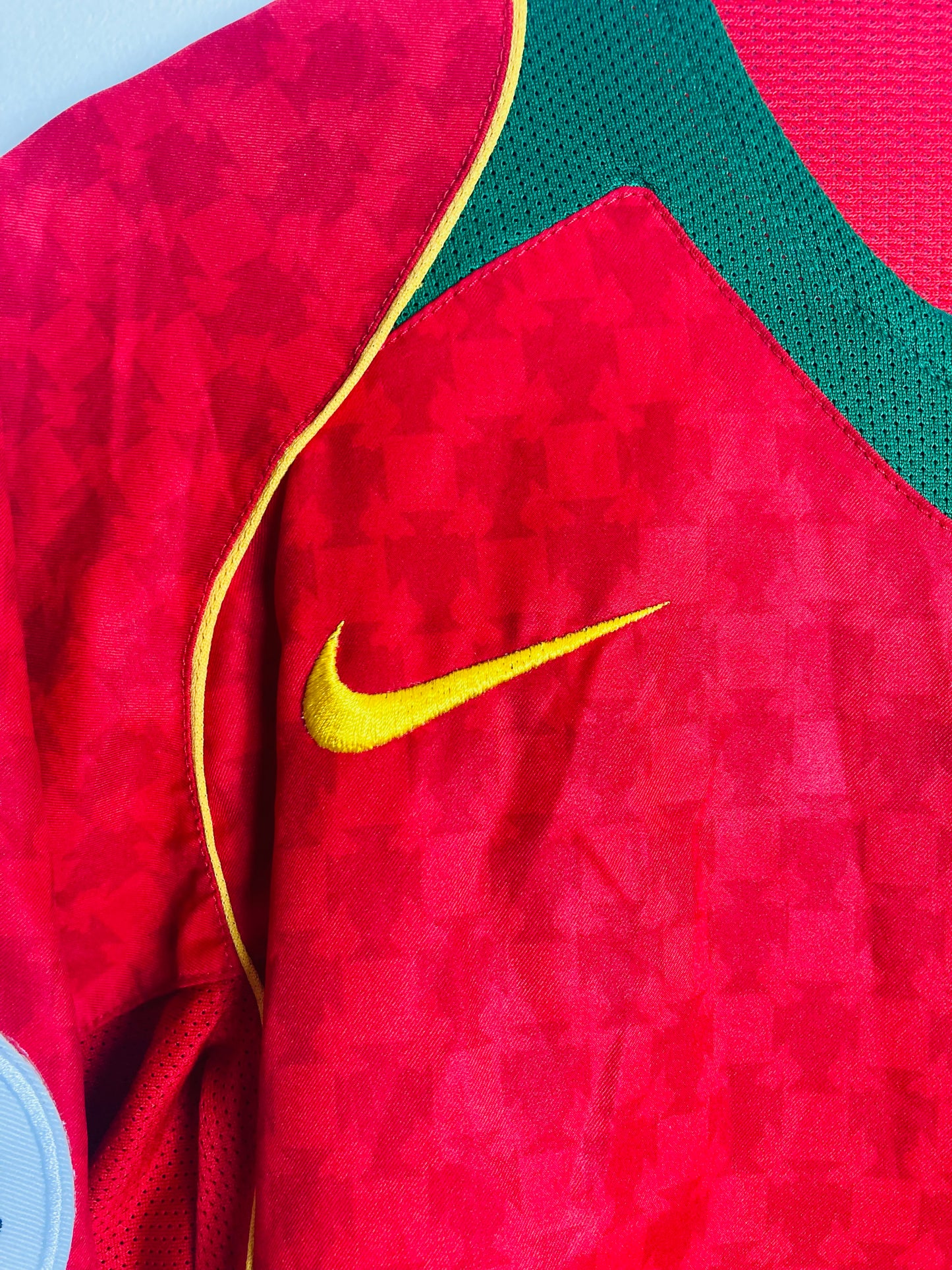 Portugal home football shirt Euro 2004 CR17 Medium