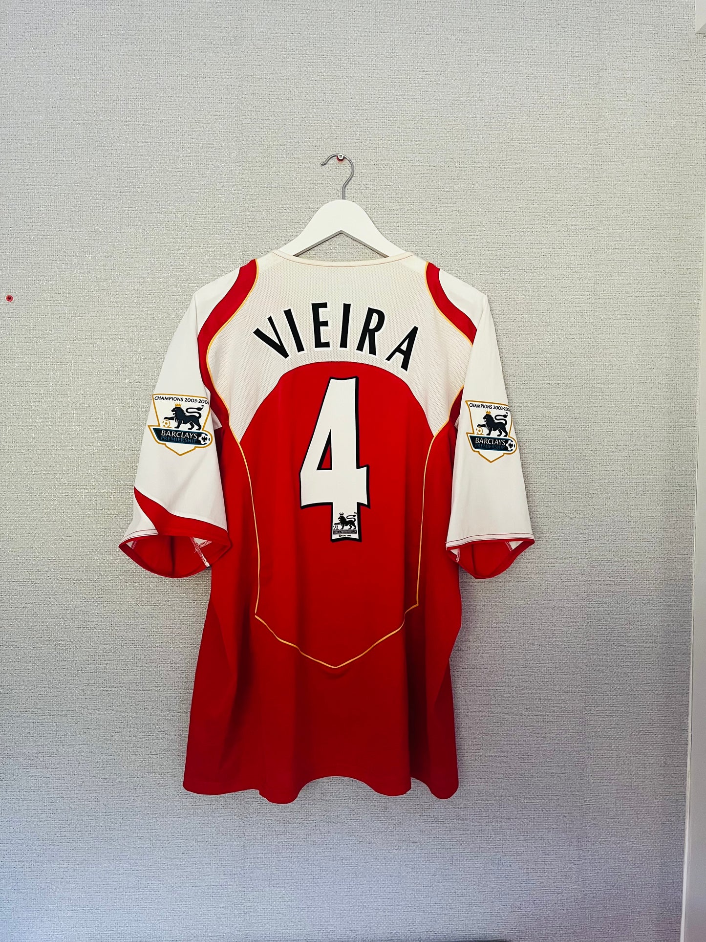 Arsenal home football shirt
2004/05 Vieira XXL