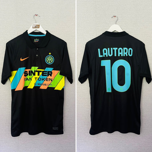 Inter Milan third football shirt
2021/22 Lautaro Martinez Medium