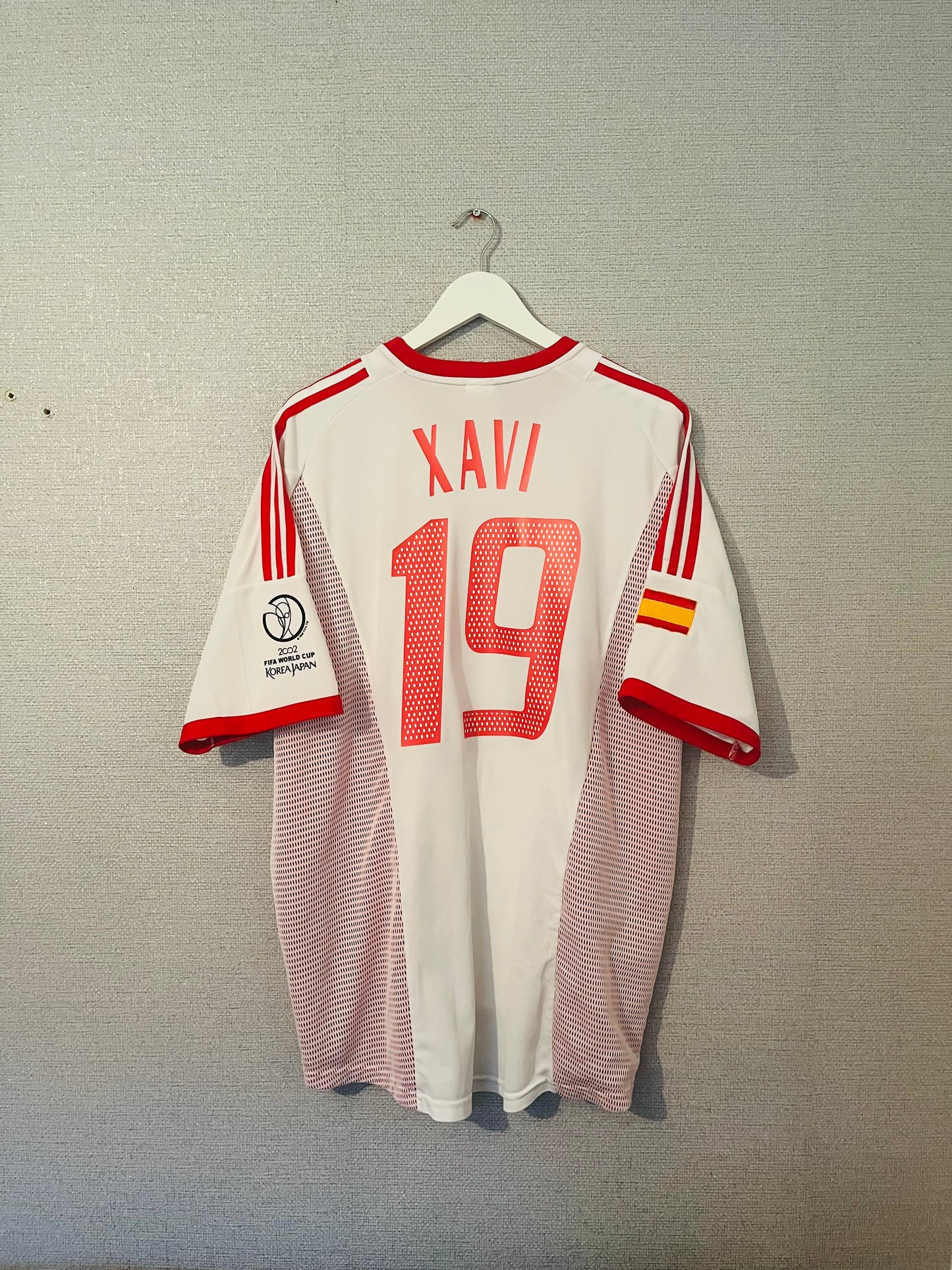 Spain away football shirt
W/C 2002 Xavi XXL