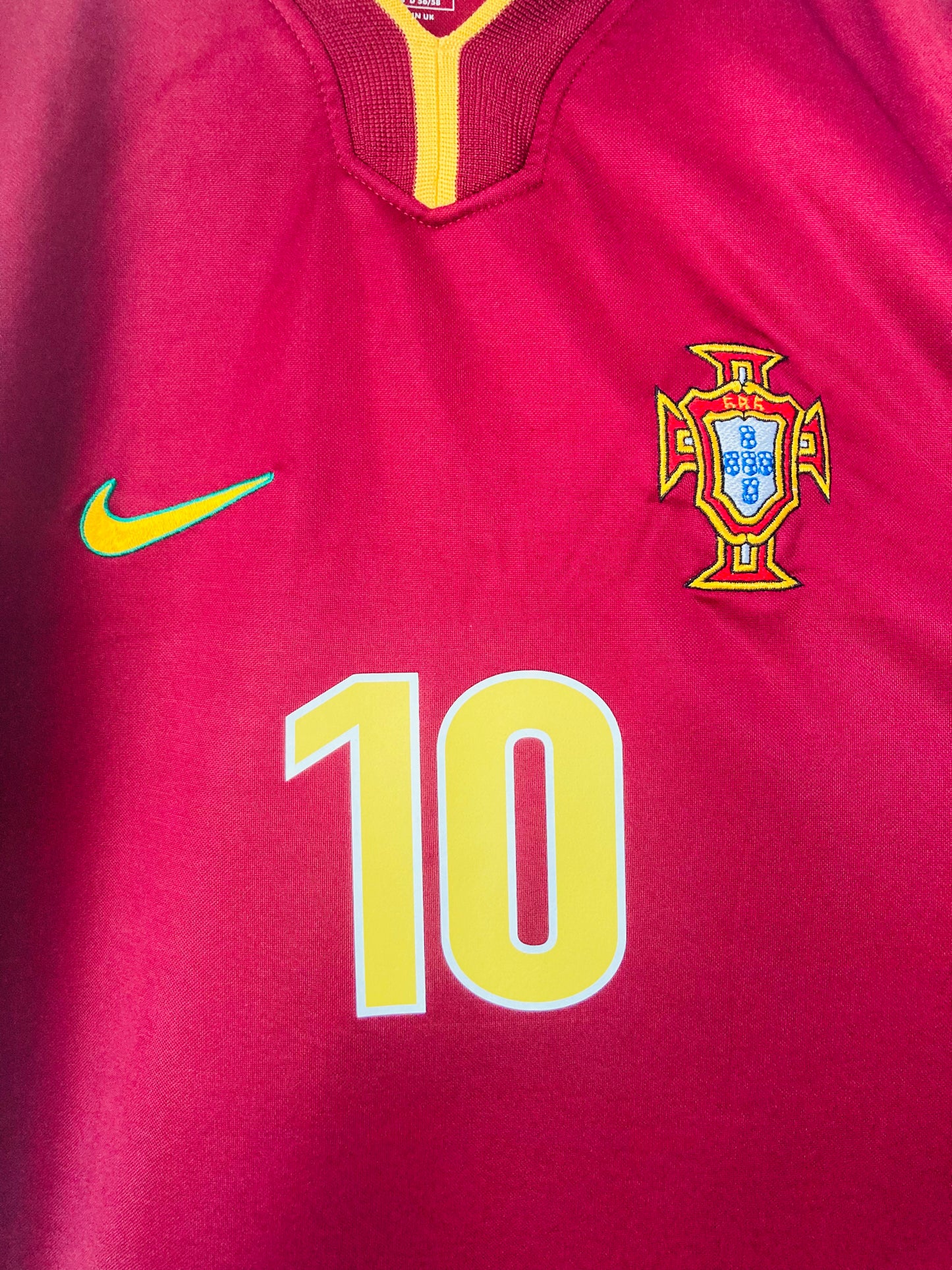 Portugal home football shirt
1998/99 Rui Costa XL
