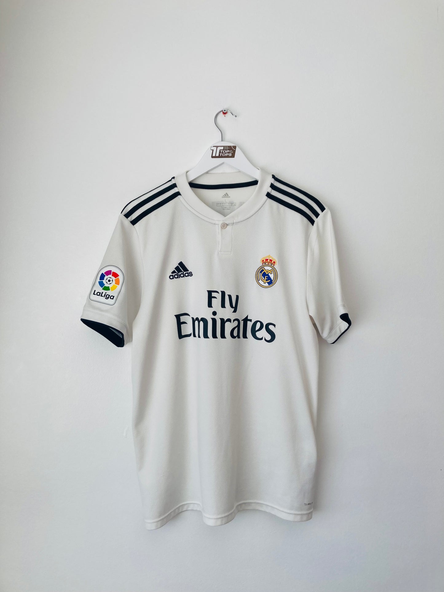 Real Madrid home football shirt
2018/19 Valverde Large