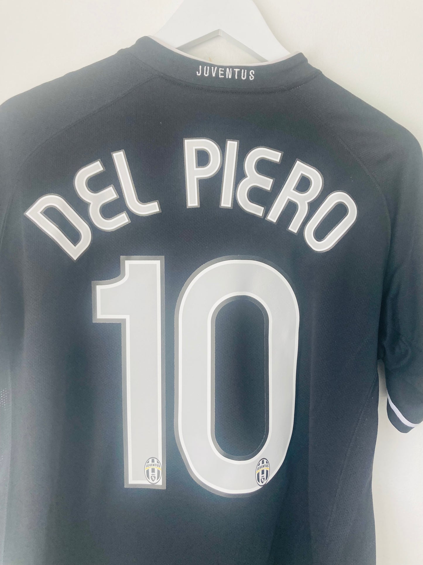 Juventus away football shirt 2006/07 De Piero medium