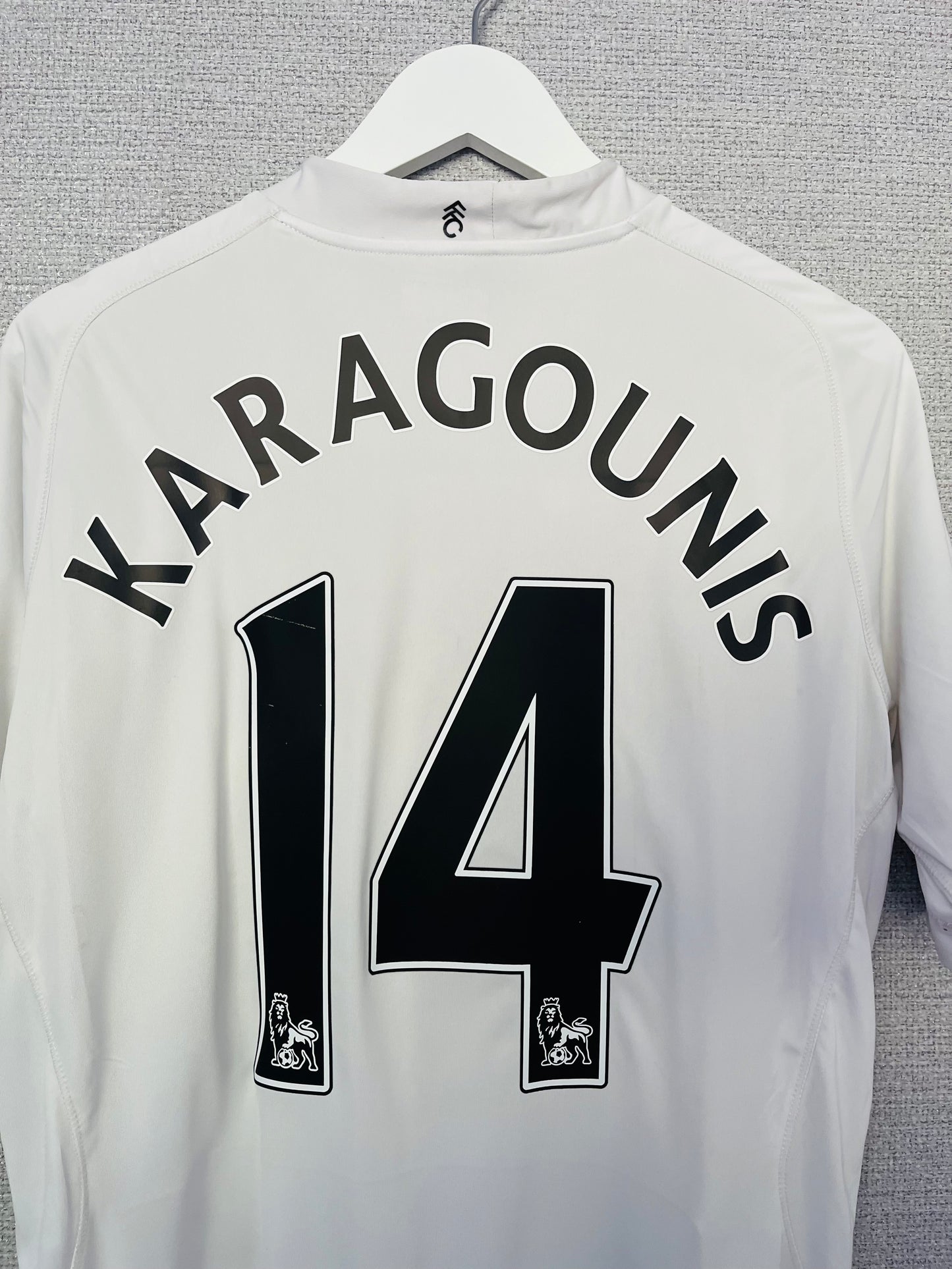 Fulham home football shirt
2012/13 Karagounis Large
