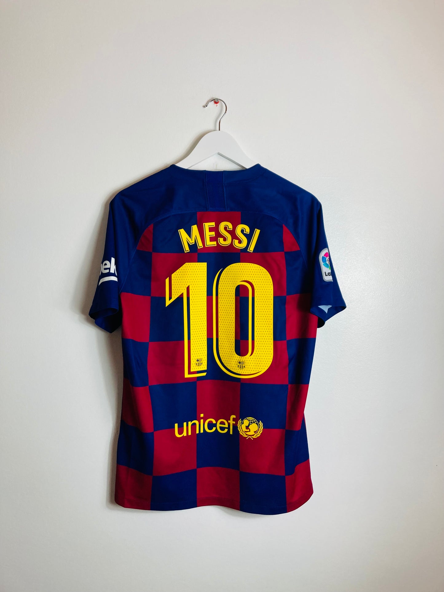 Barcelona home football shirt 2019/20 Messi medium