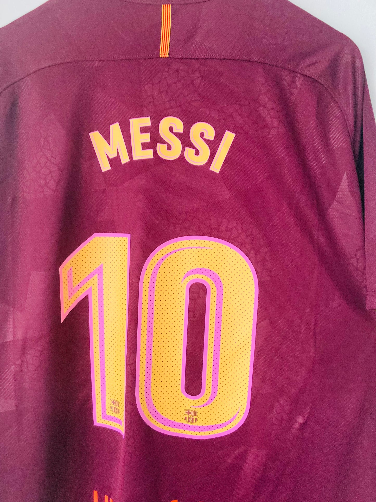 Barcelona third football shirt
2017/18 Messi XXL
