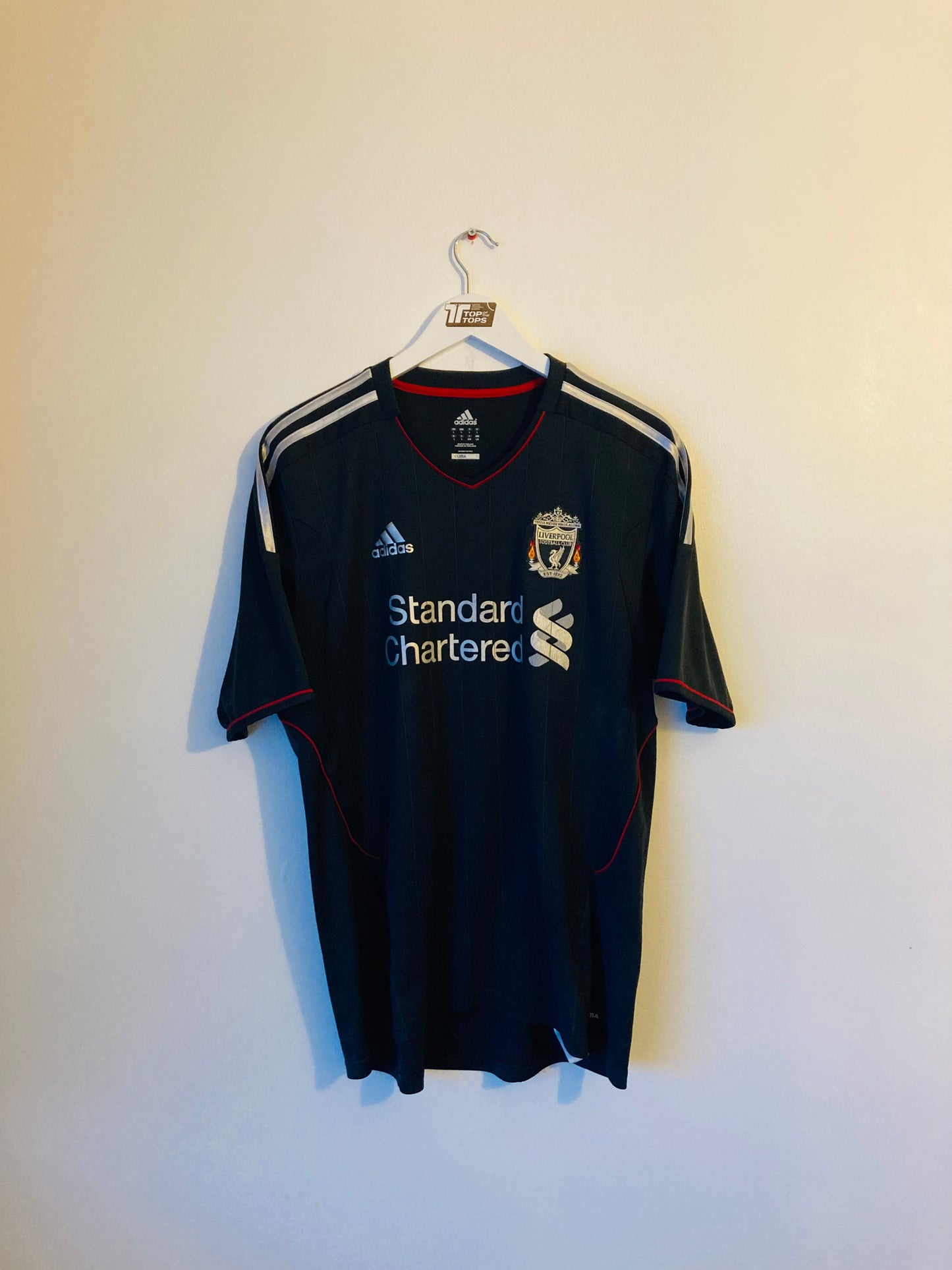 Liverpool away football shirt
2011/12 Suarez Large