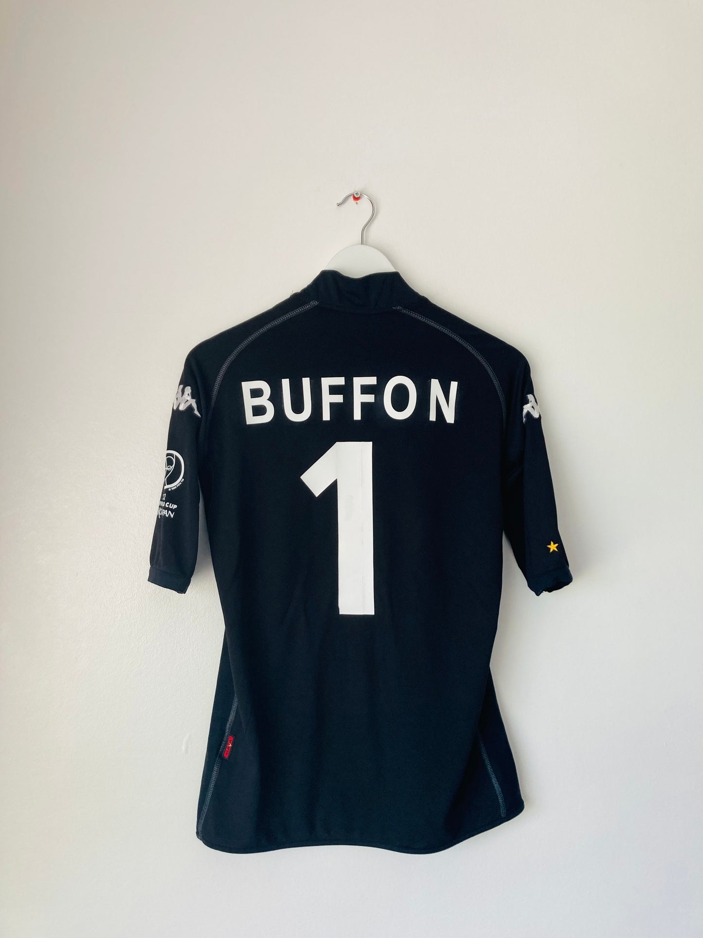 Italy goalkeeper football shirt W/C 2002 Buffon Medium