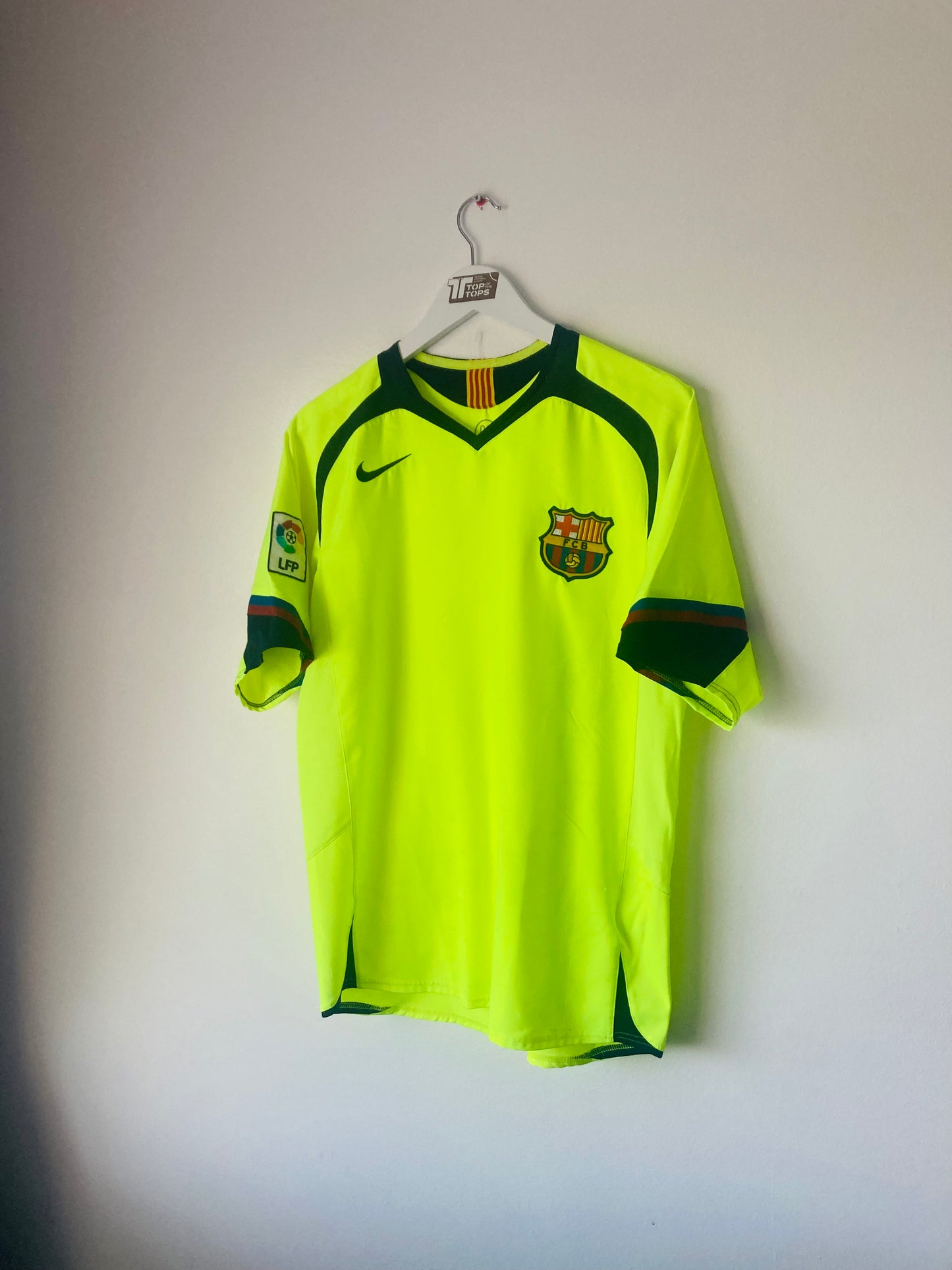 Barcelona away football shirt 2005/06 Ronaldinho Medium