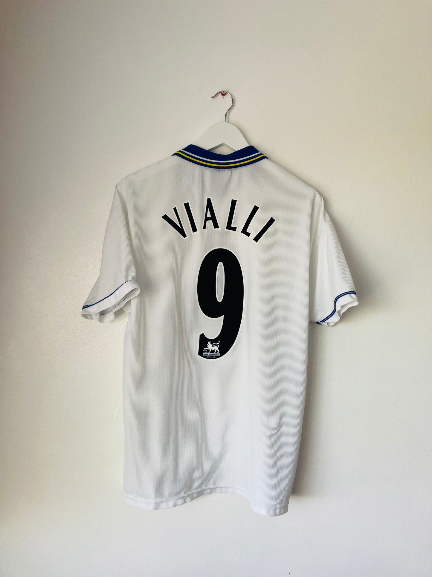 Chelsea away football shirt
1999/2000 Vialli Large