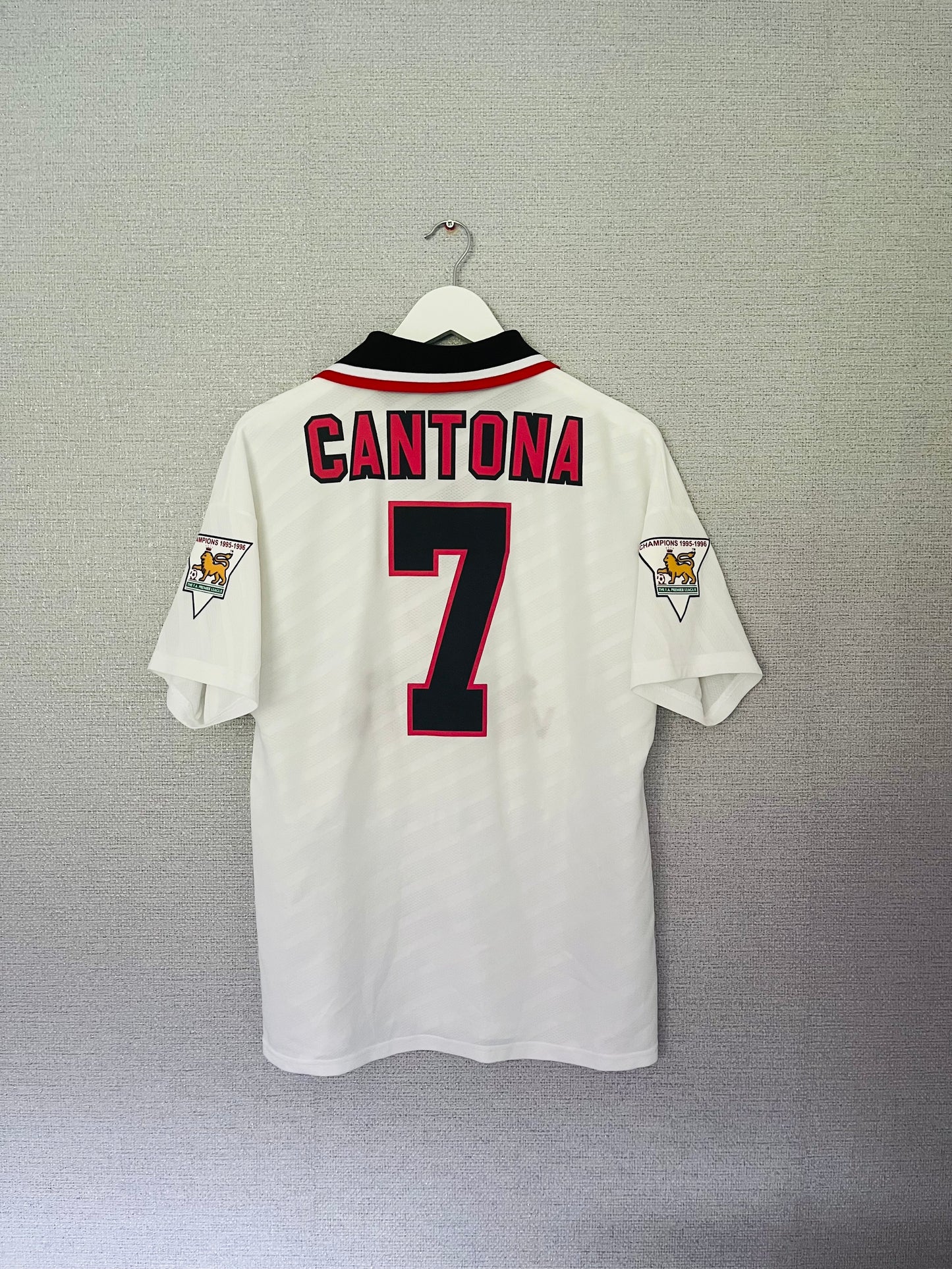 Manchester United away football shirt 1996/97 Cantona Medium