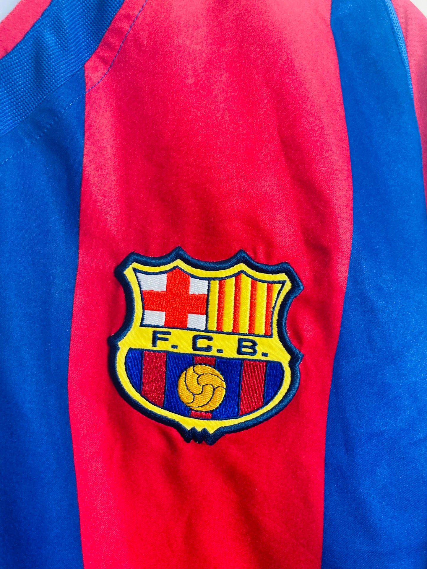 Barcelona home football shirt
2002/03 Iniesta Large
