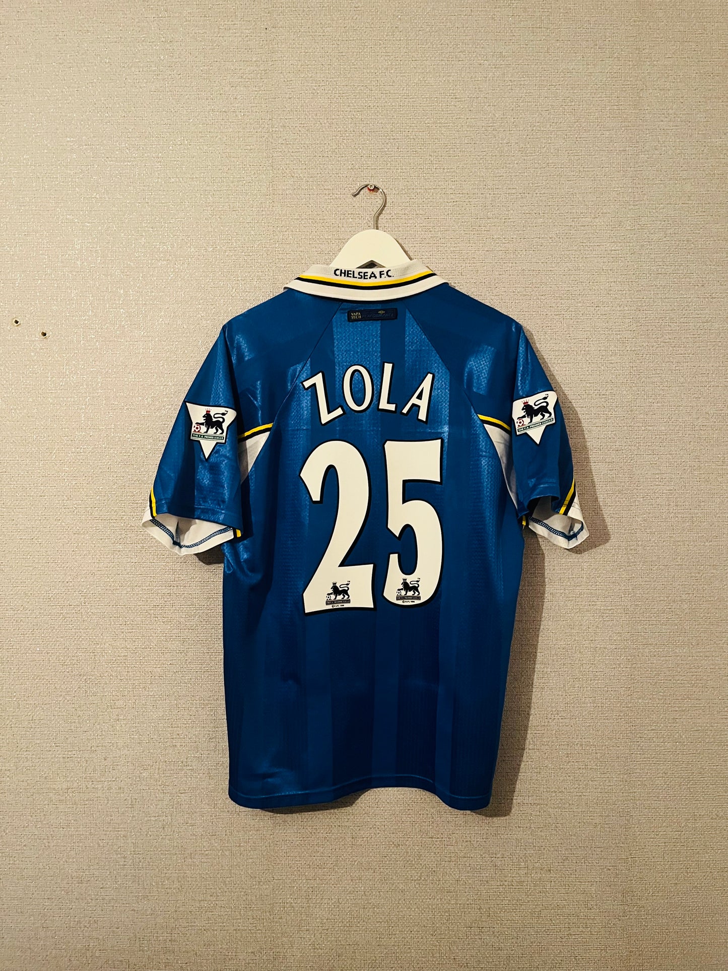 Chelsea home football shirt 1997/99 Zola Large