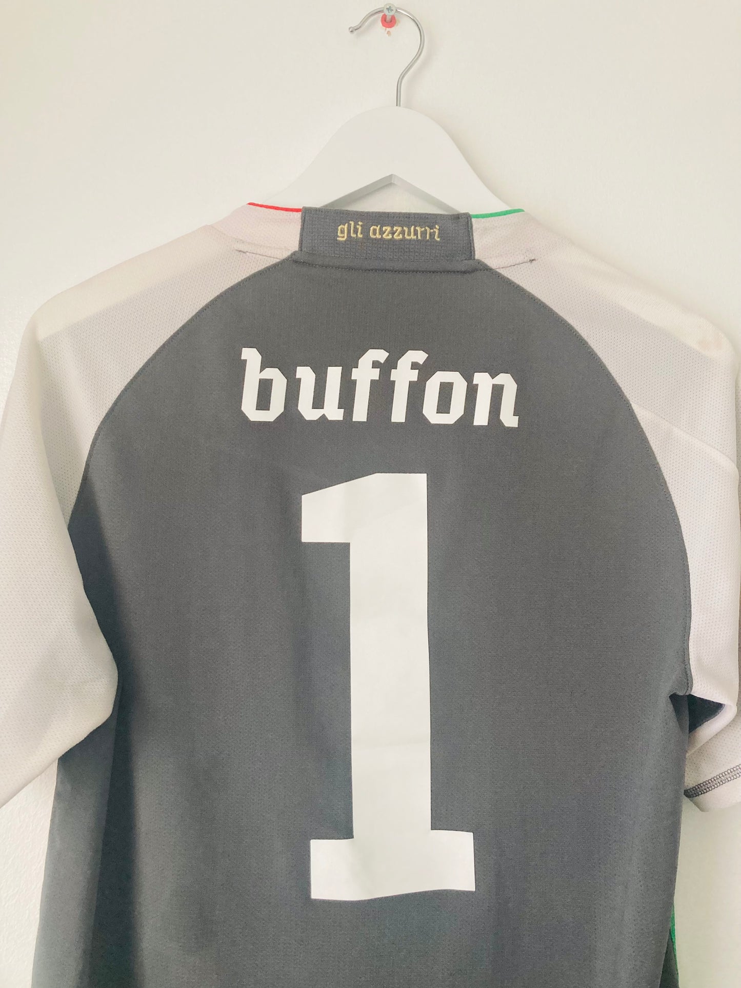 Italy goalkeeper football shirt
2011/12 Buffon Medium