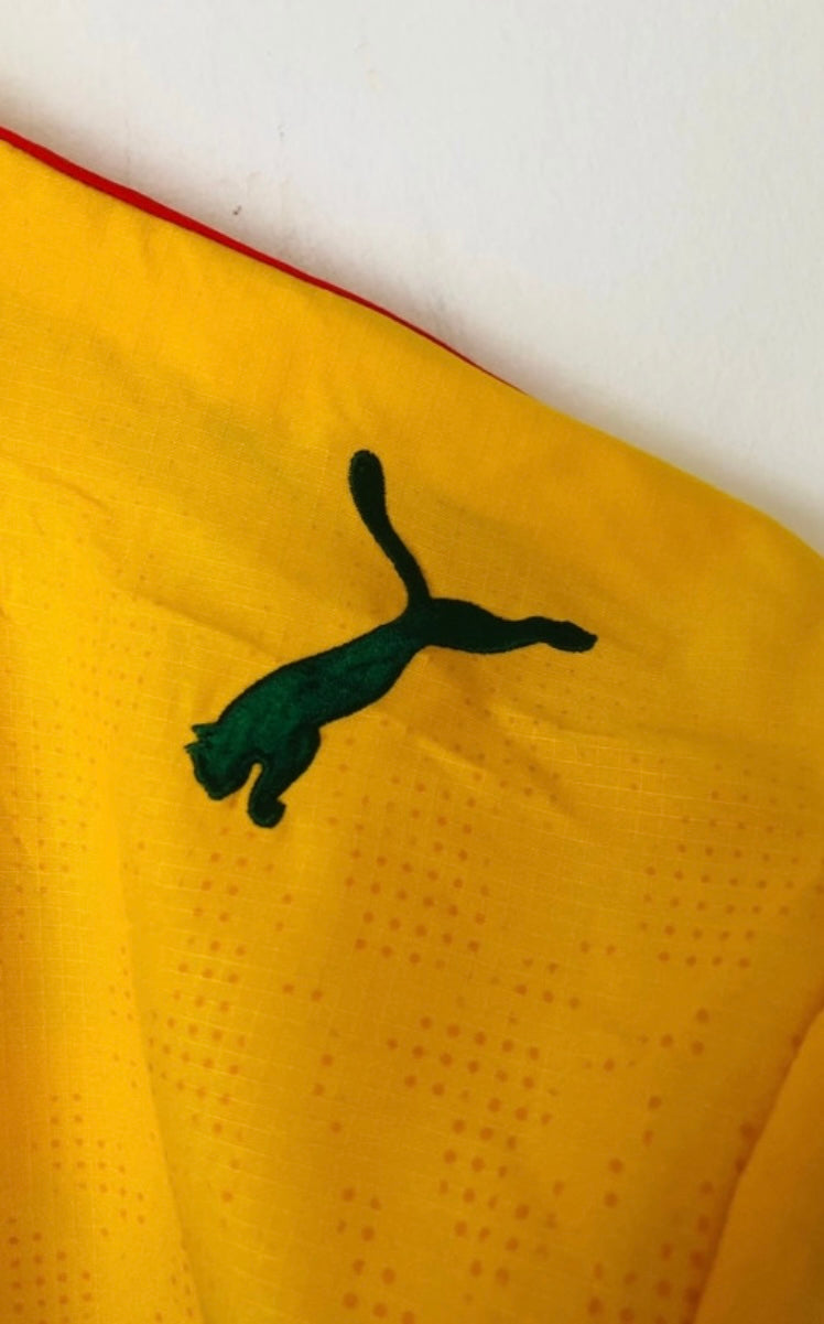 Cameroon away football shirt
Eto’o