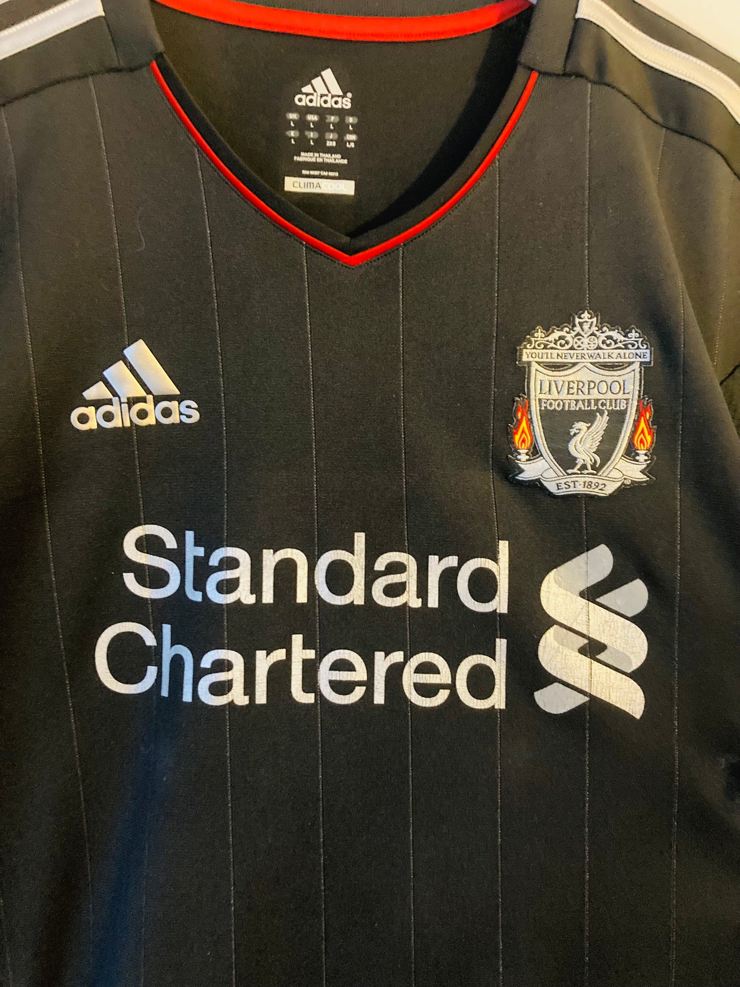 Liverpool away football shirt
2011/12 Suarez Large