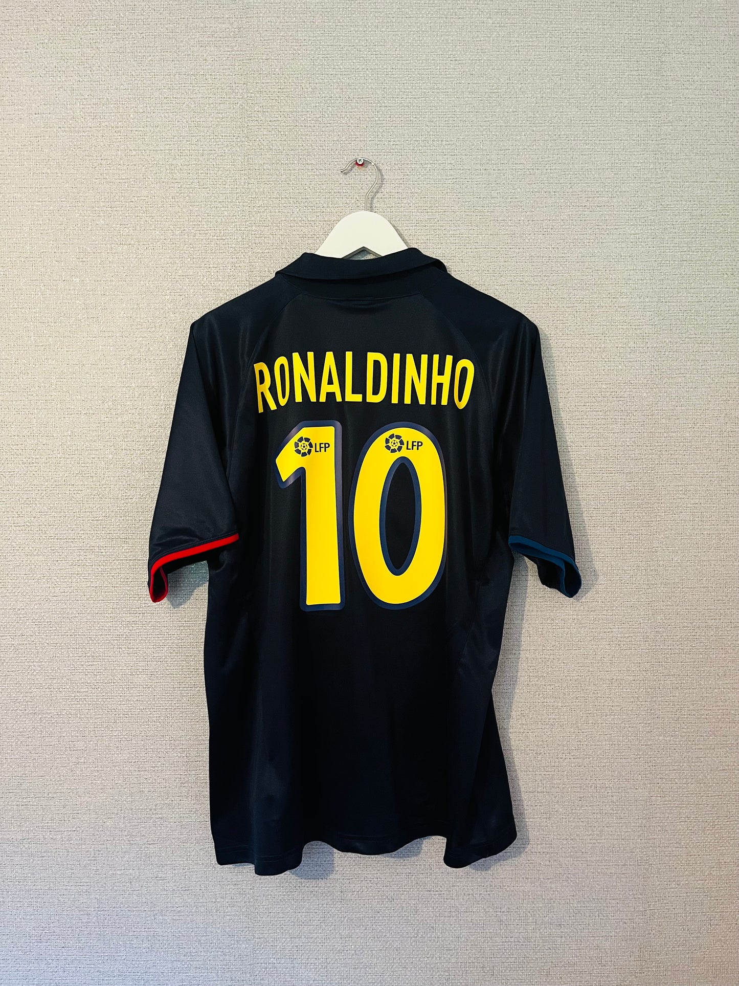 Barcelona away football shirt 2003/04 Ronaldinho Large