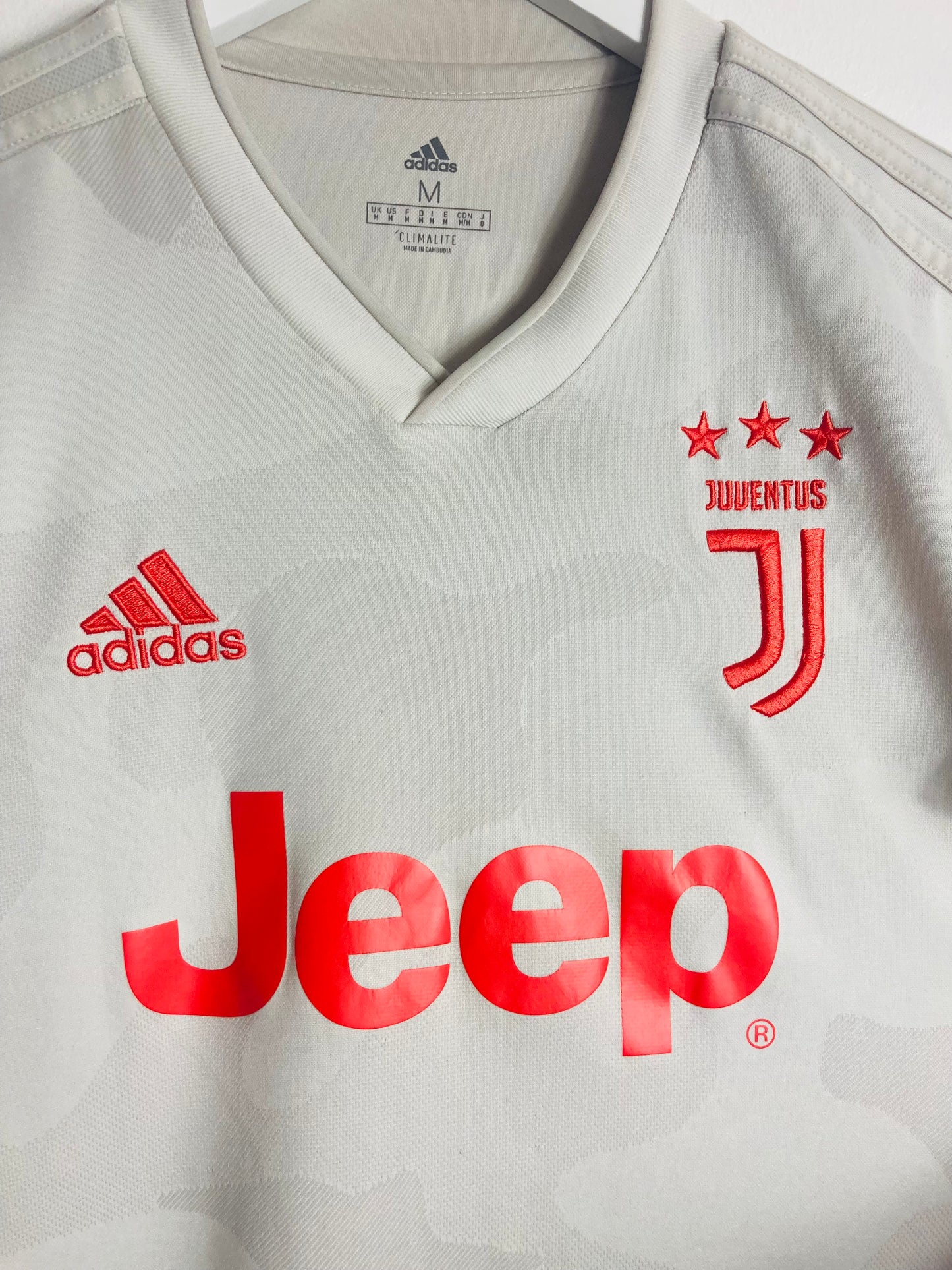 Juventus away football shirt 2019/20 CR7 Medium