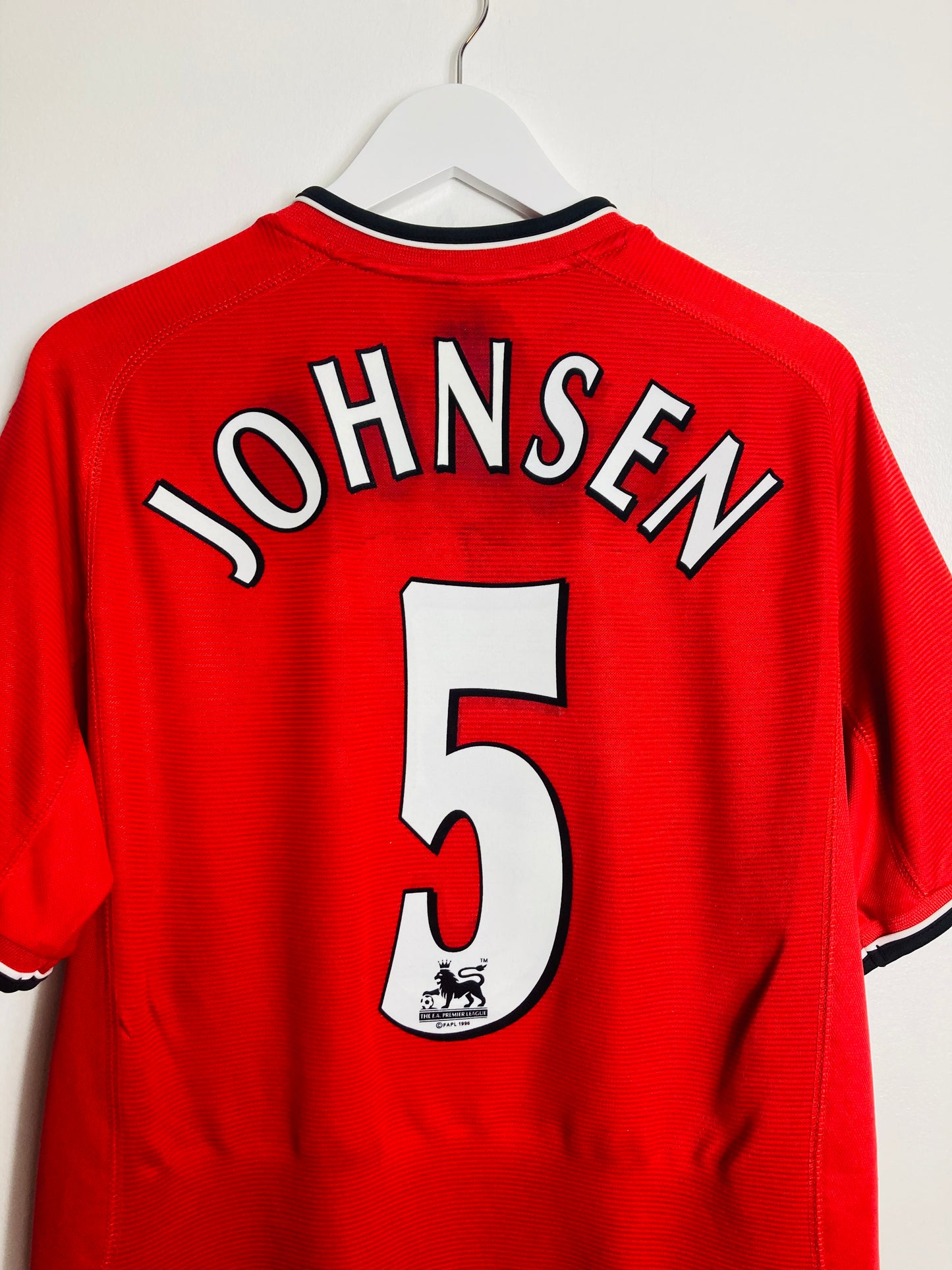 Manchester United home football shirt
2000/02 Johnsen Medium