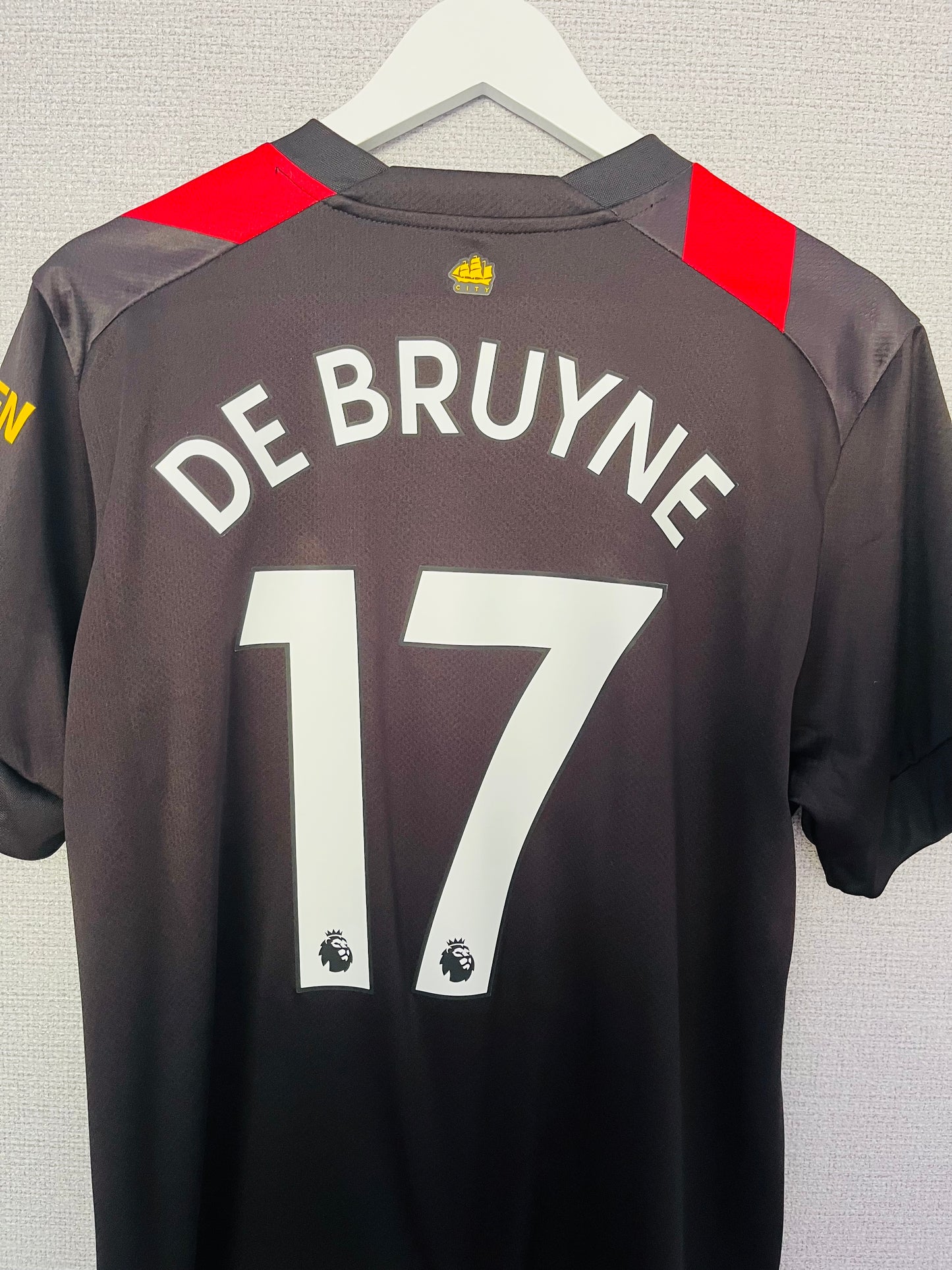 Manchester City away football shirt 2022/23 De Bruyne Large