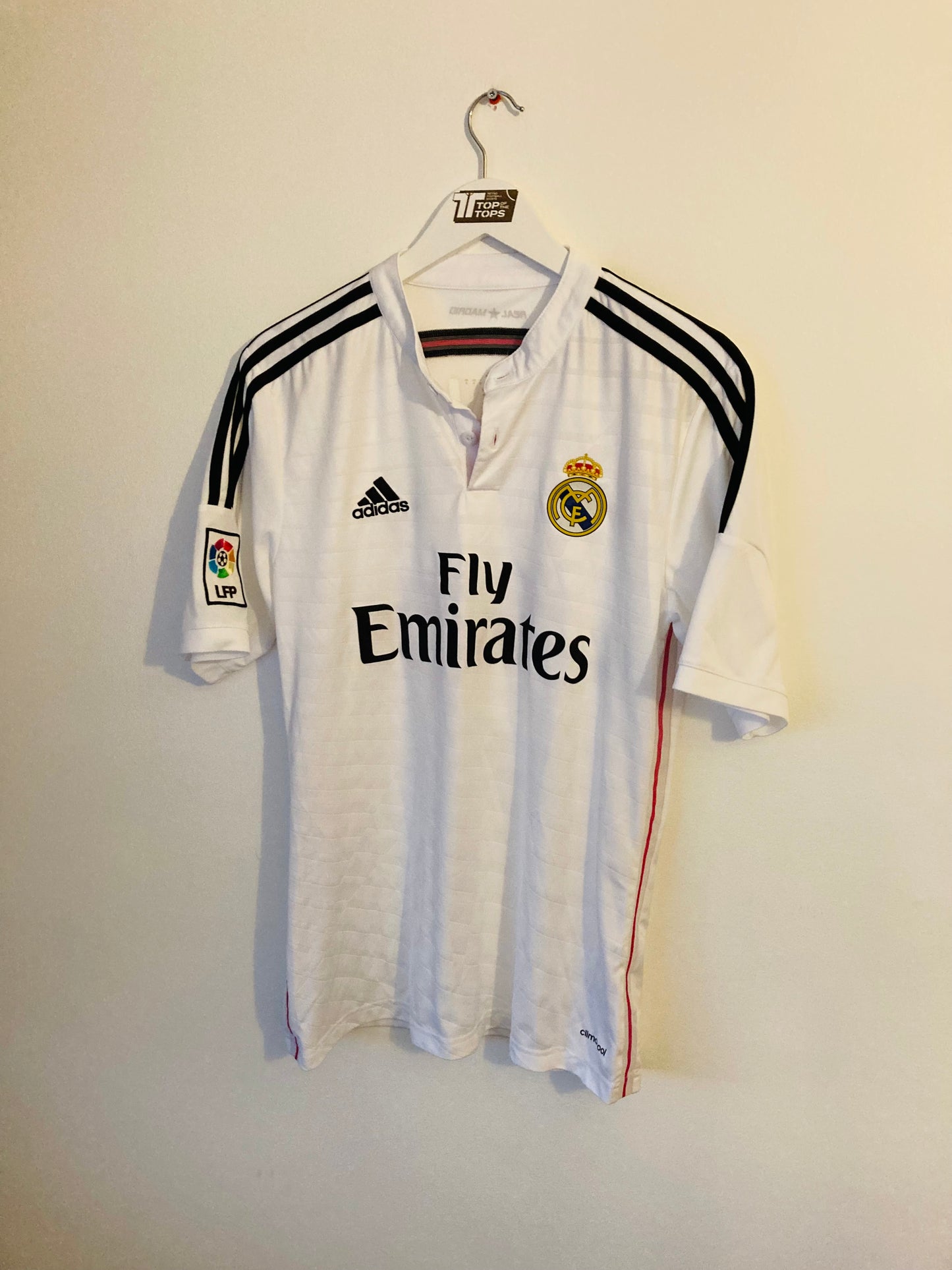 Real Madrid home football shirt
2014/15 CR7 medium