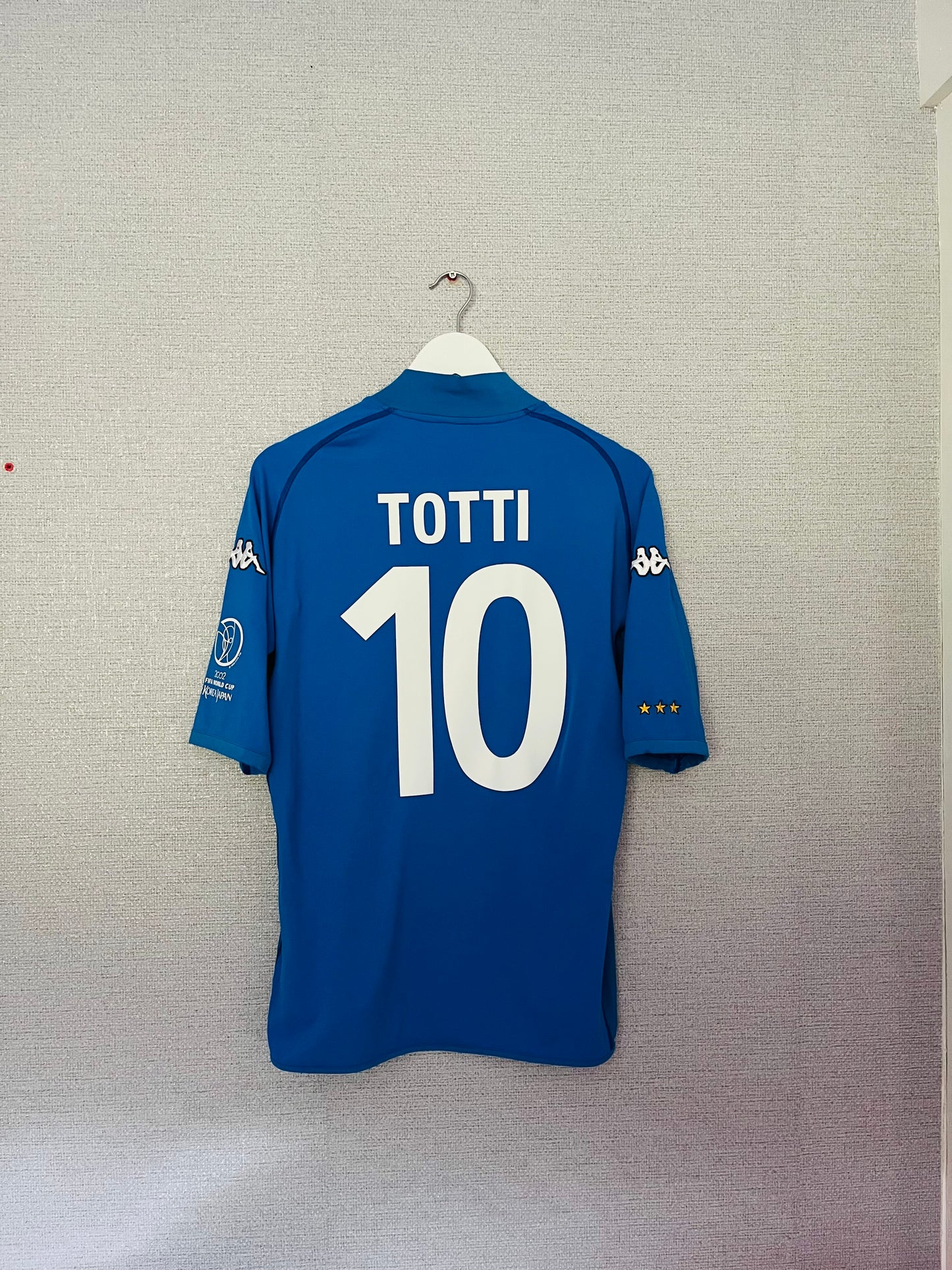 Italy home football shirt W/C 2002 Totti Large