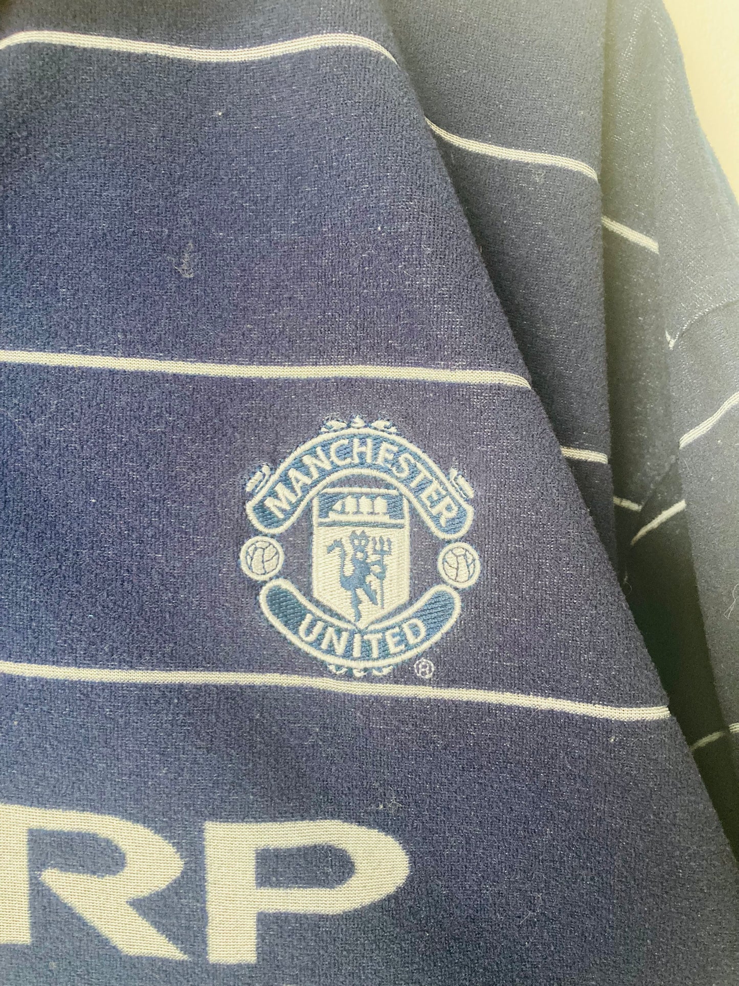 Manchester United away football shirt
1999/2000 Keane Medium
