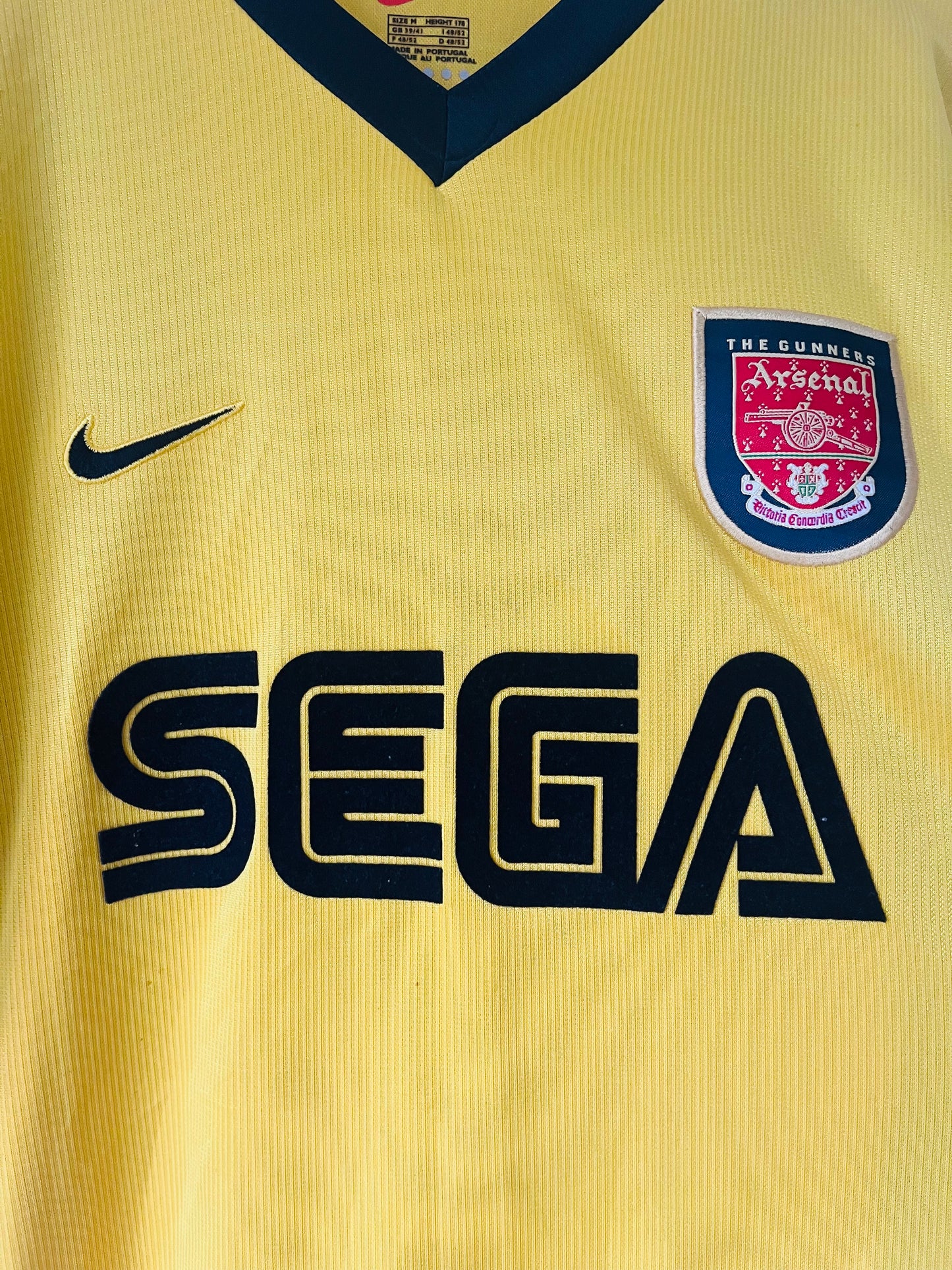 Arsenal away football shirt
1999/2001 Vieira Medium