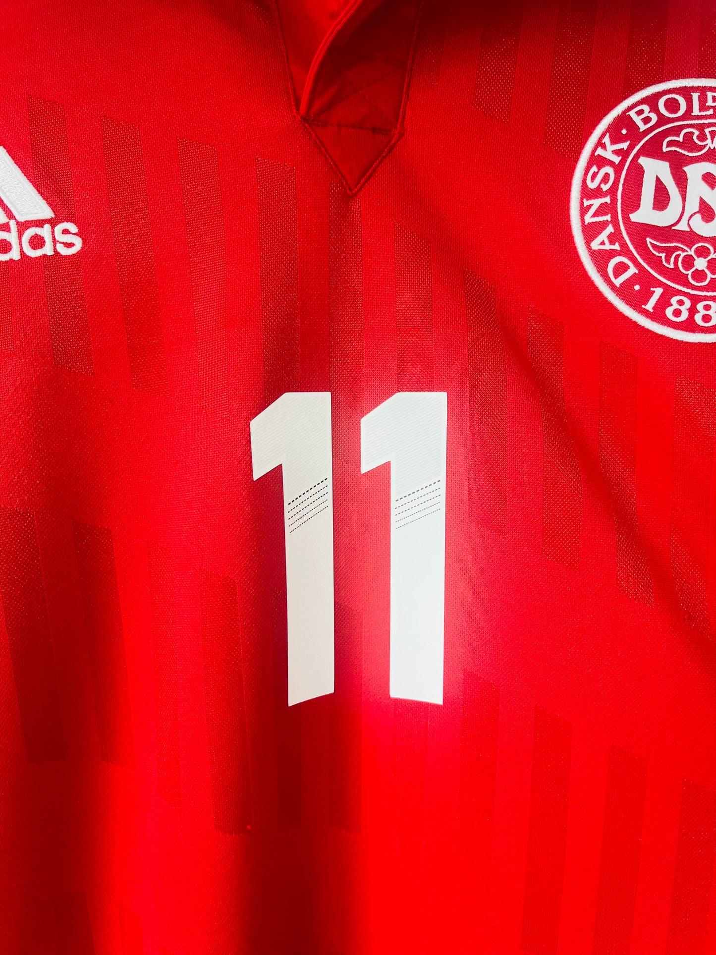 Denmark home football shirt
Euro 2012 Bendtner XL