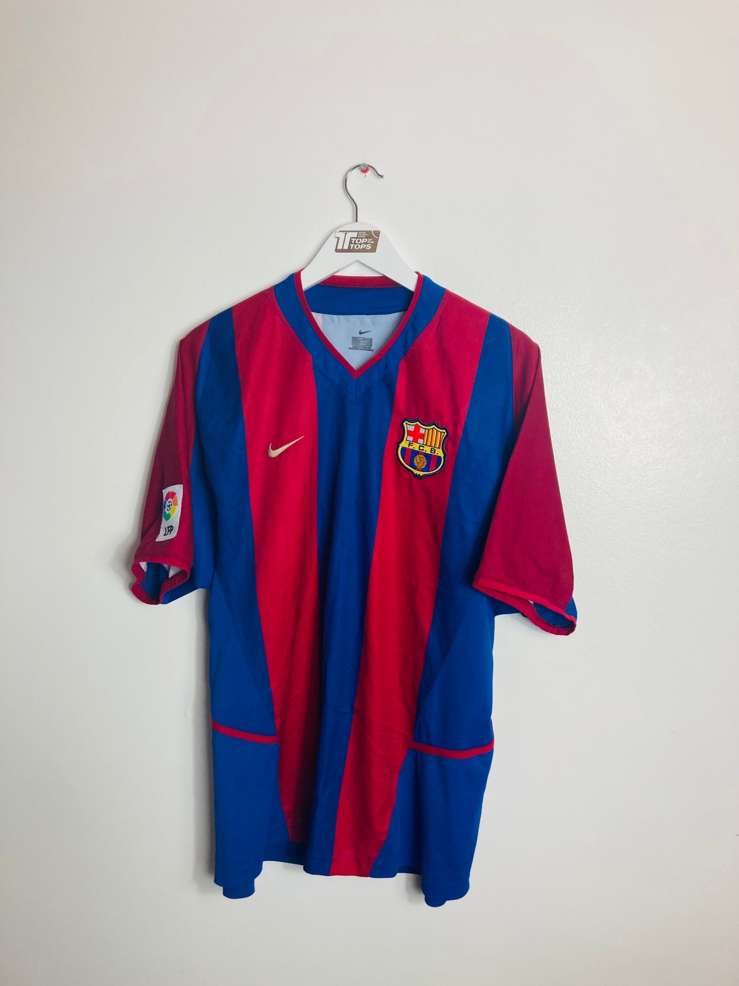 Barcelona home football shirt
2002/03 Iniesta Large