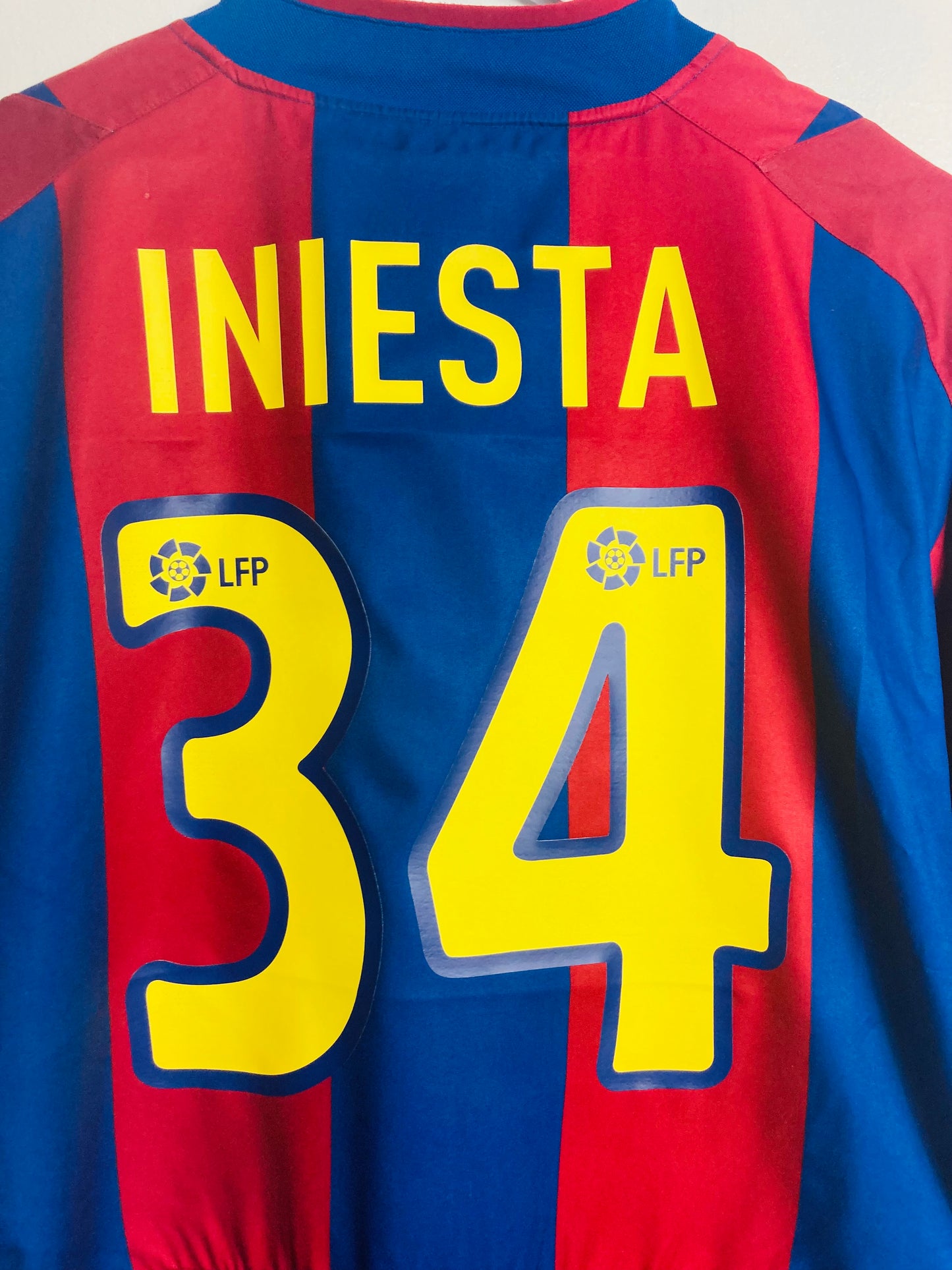 Barcelona home football shirt
2002/03 Iniesta Large