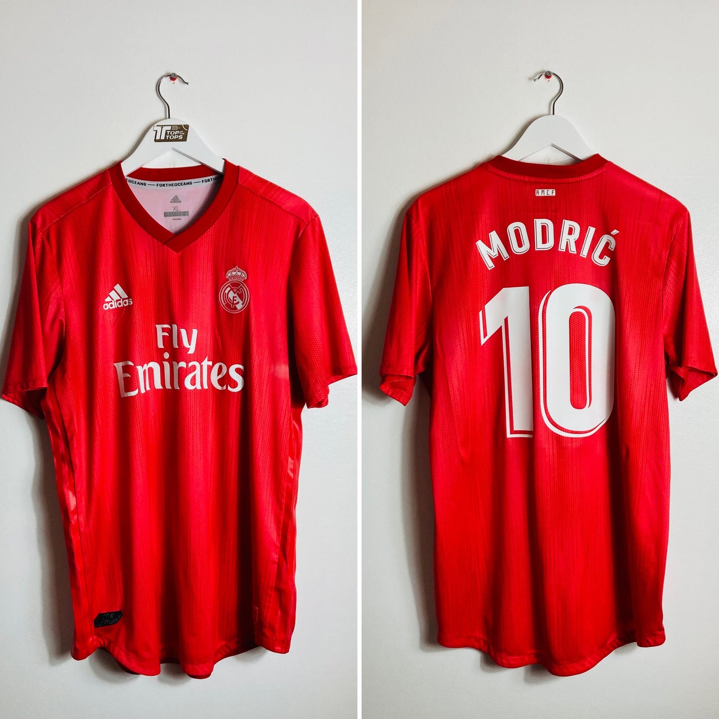 Real Madrid third football shirt
2018/19 Modric XL