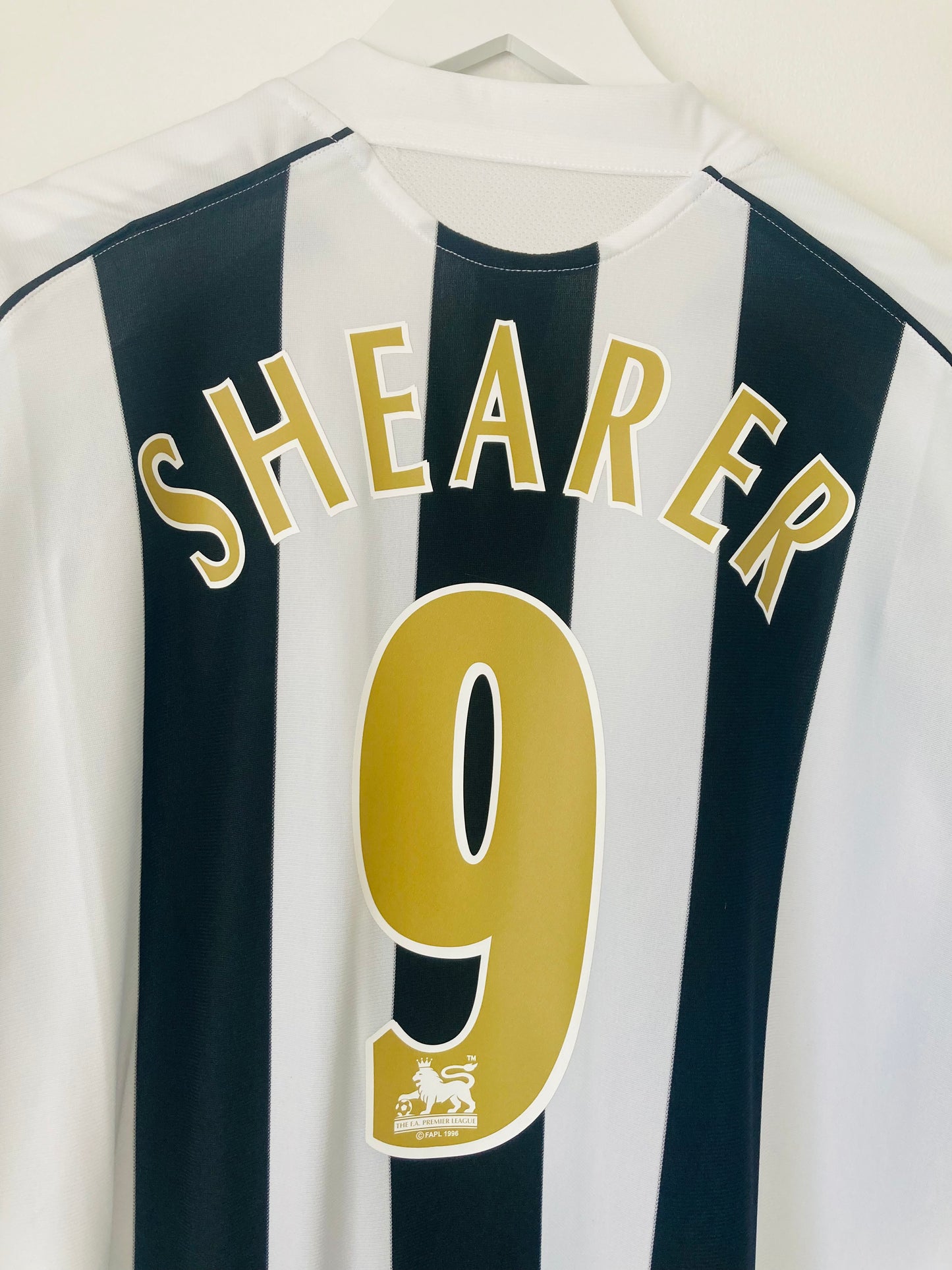 Newcastle United home football shirt
2005/07 Shearer XL