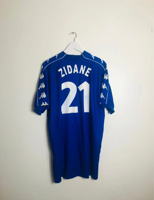Juventus away football shirt
XXL Zidane 1999/2000
