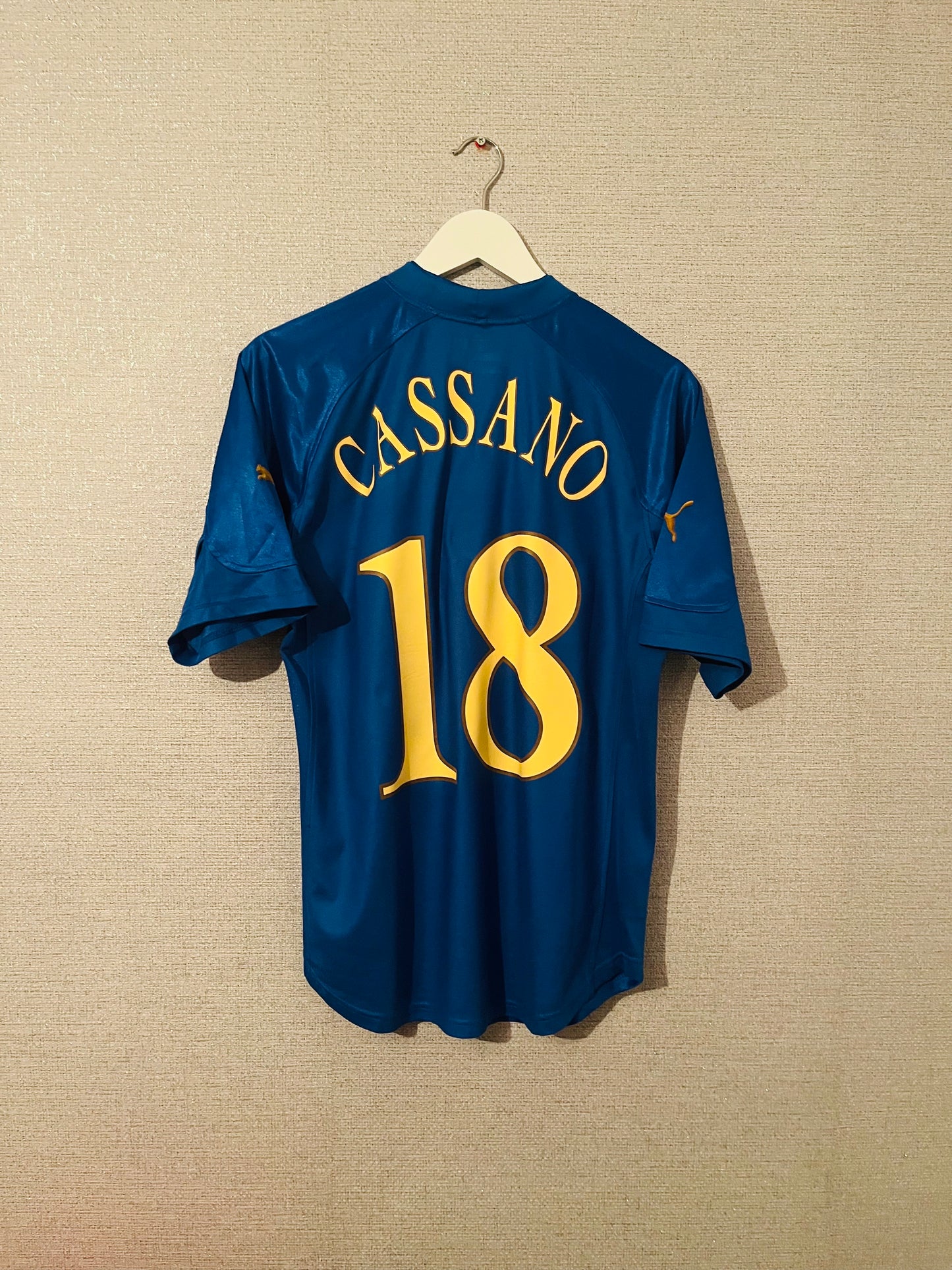 Italy home football shirt 2004/05 Cassano Medium